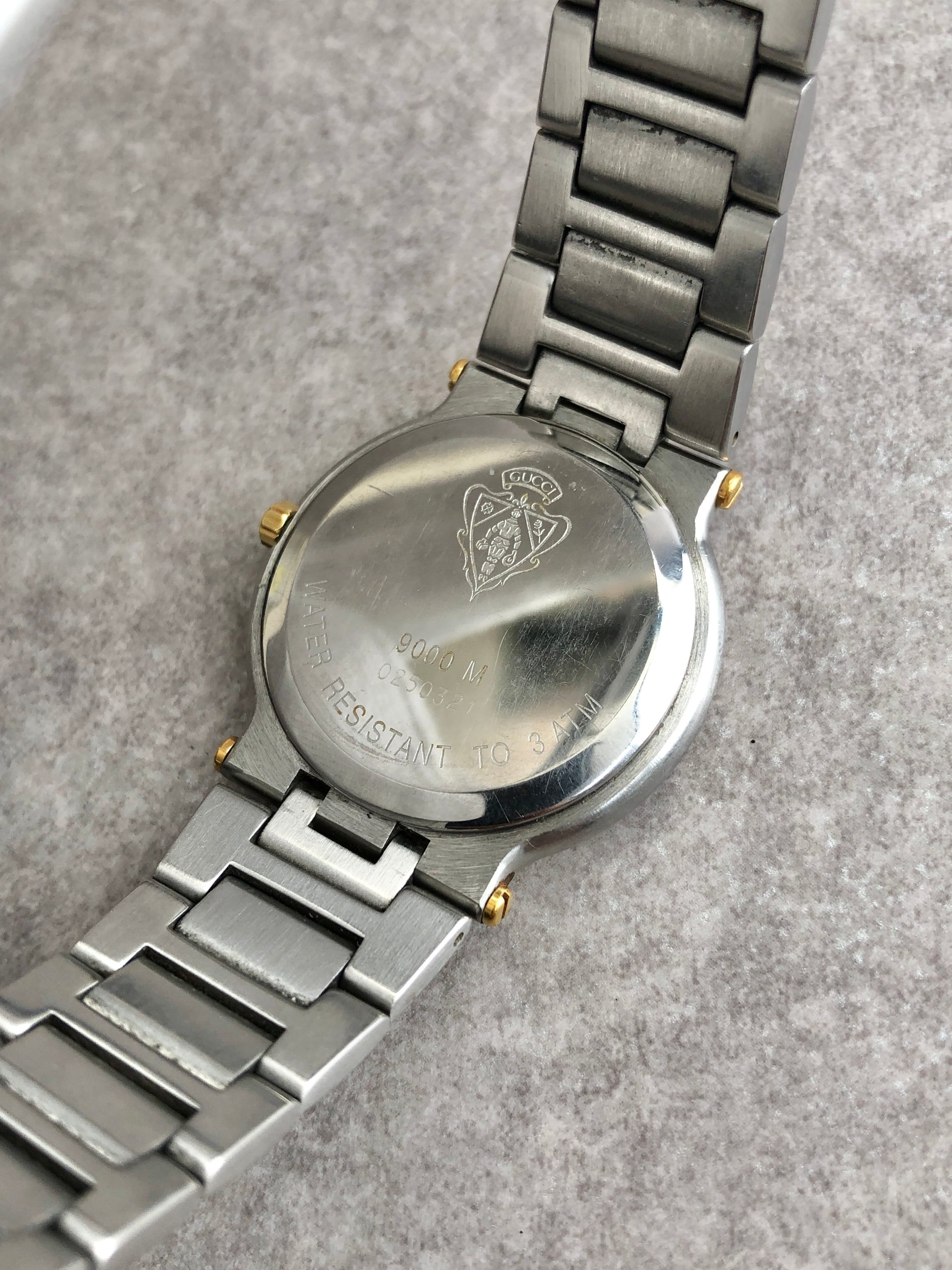GUCCI グッチ 腕時計 シルバー×ゴールド ロゴ ステンレススチール GUCCI グッチ 腕時計 シルバー×ゴールド ロゴ ステンレススチール
