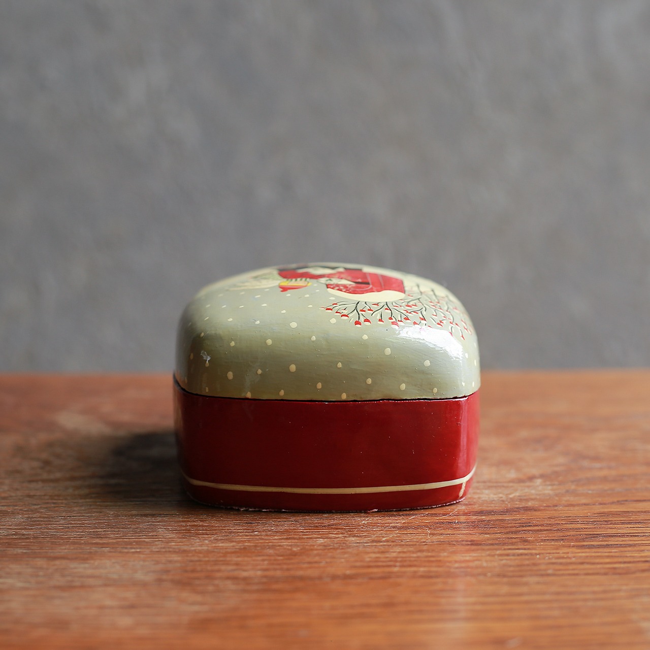 フィンランドから届いた、かわいいイラストの木箱