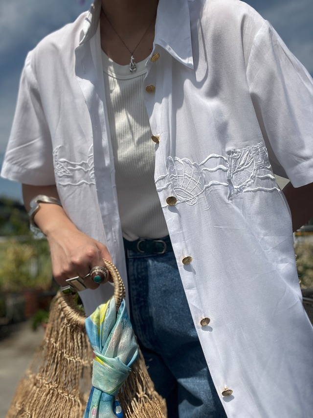 Vintage white shell embroidry × shell gold bottans shirt
