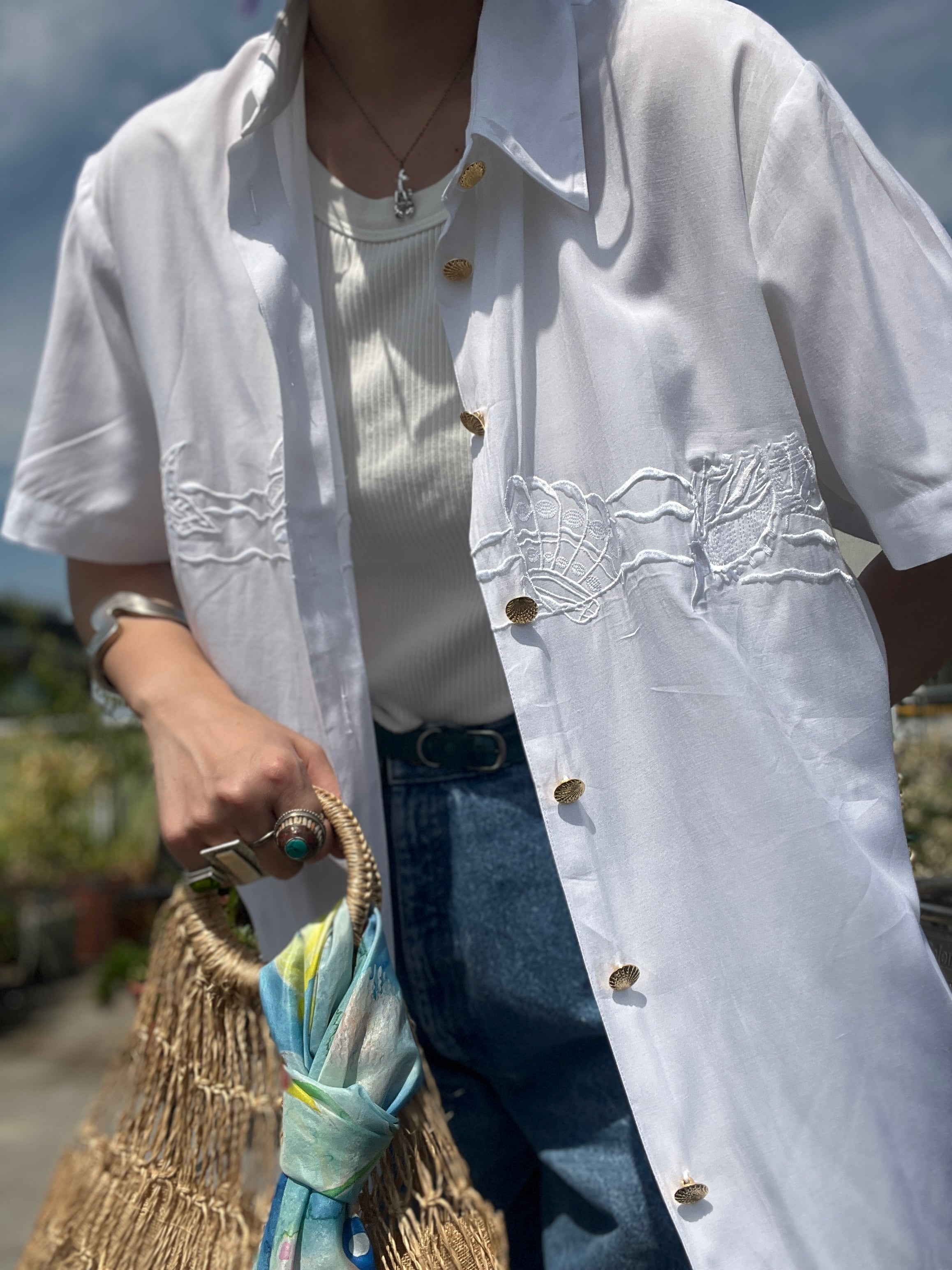 Vintage white shell embroidry × shell gold bottans shirt