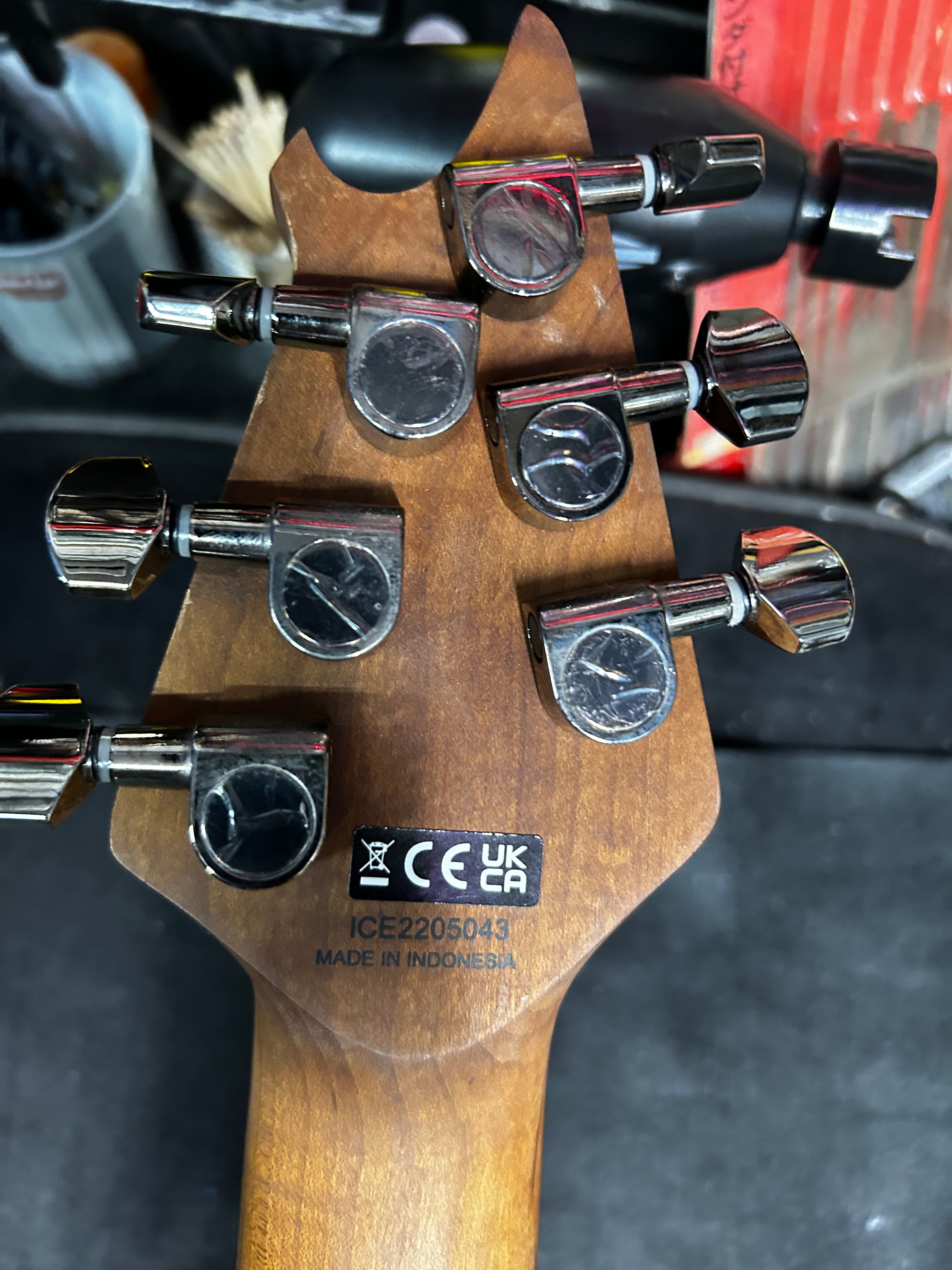 EVH Wolfgang STD.をベースにbumblebeeリフィニッシュ！ EVH Wolfgang STD.をベースにしたbumblebeeリフィニッシュ❗️ | LEG