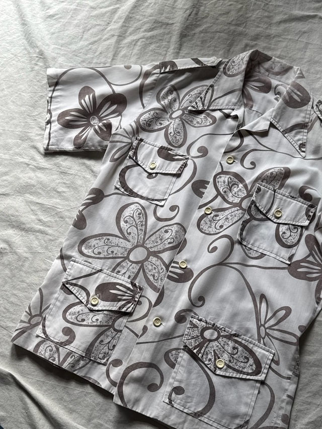 Big flower open coller shirt with eporet