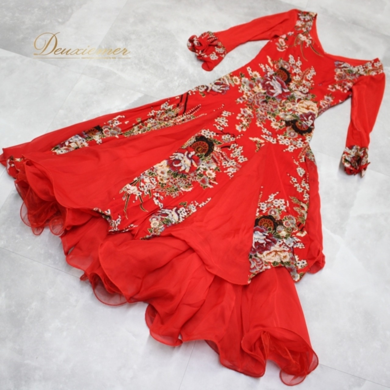 社交ダンス 衣装 スタンダード ドレス ワンピース パーティ衣装 レッド系 ゴールド系 赤 金 ICHIOKU イチオク ブラック系 グレイ系 黒 花柄 フラワー デザイン ダンス 映え 大きく広がる おしゃれ かわいい 女性用 トレンド ルームウェア お出かけ 結婚式 演出 ビビッドカラー ポリエステル ポリウレタン 伸縮性 お揃い コーディネート