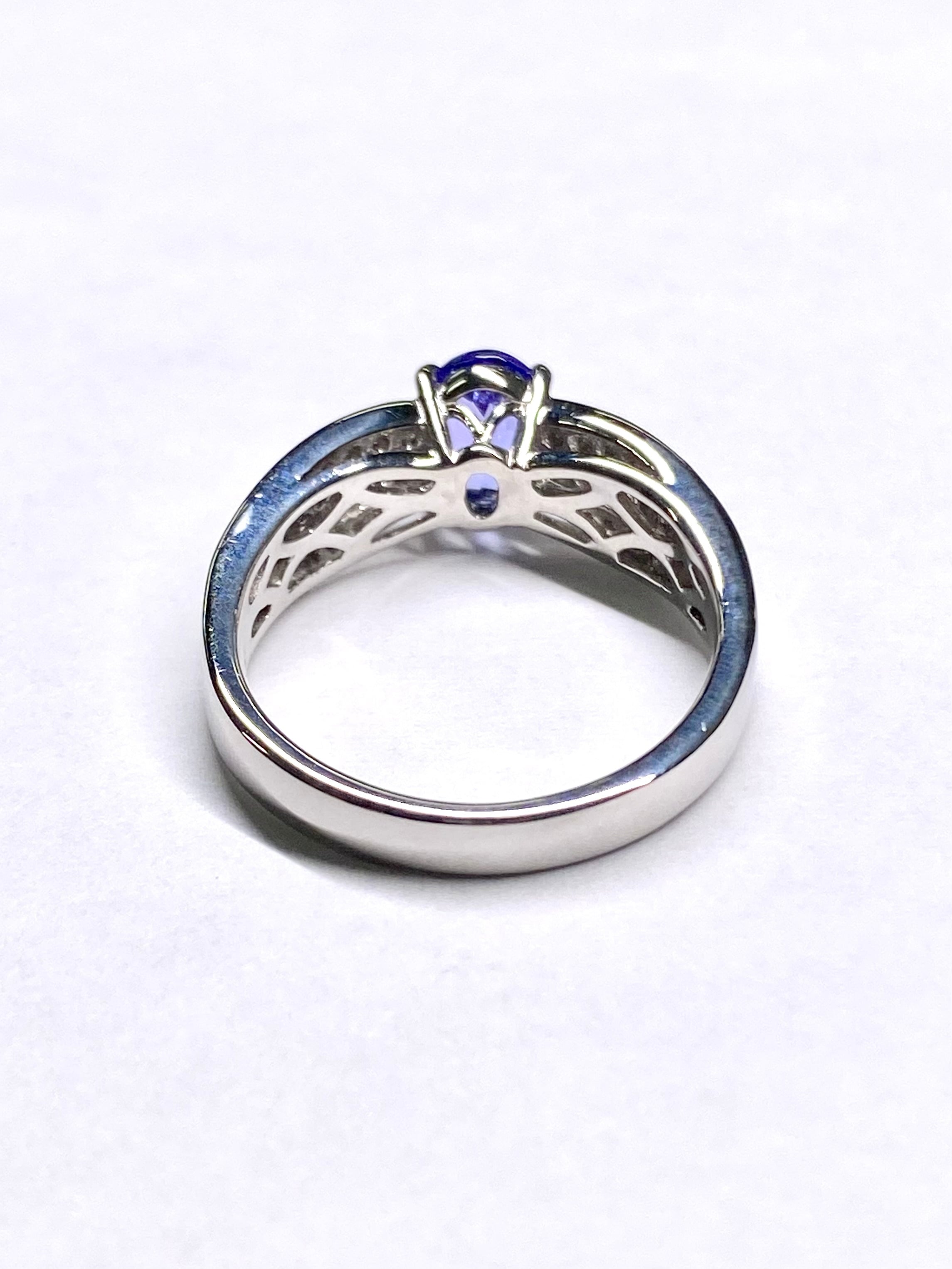 週替わりSALE ~5/25】タンザナイト 0.84ct / ダイヤモンド 計0.27ct