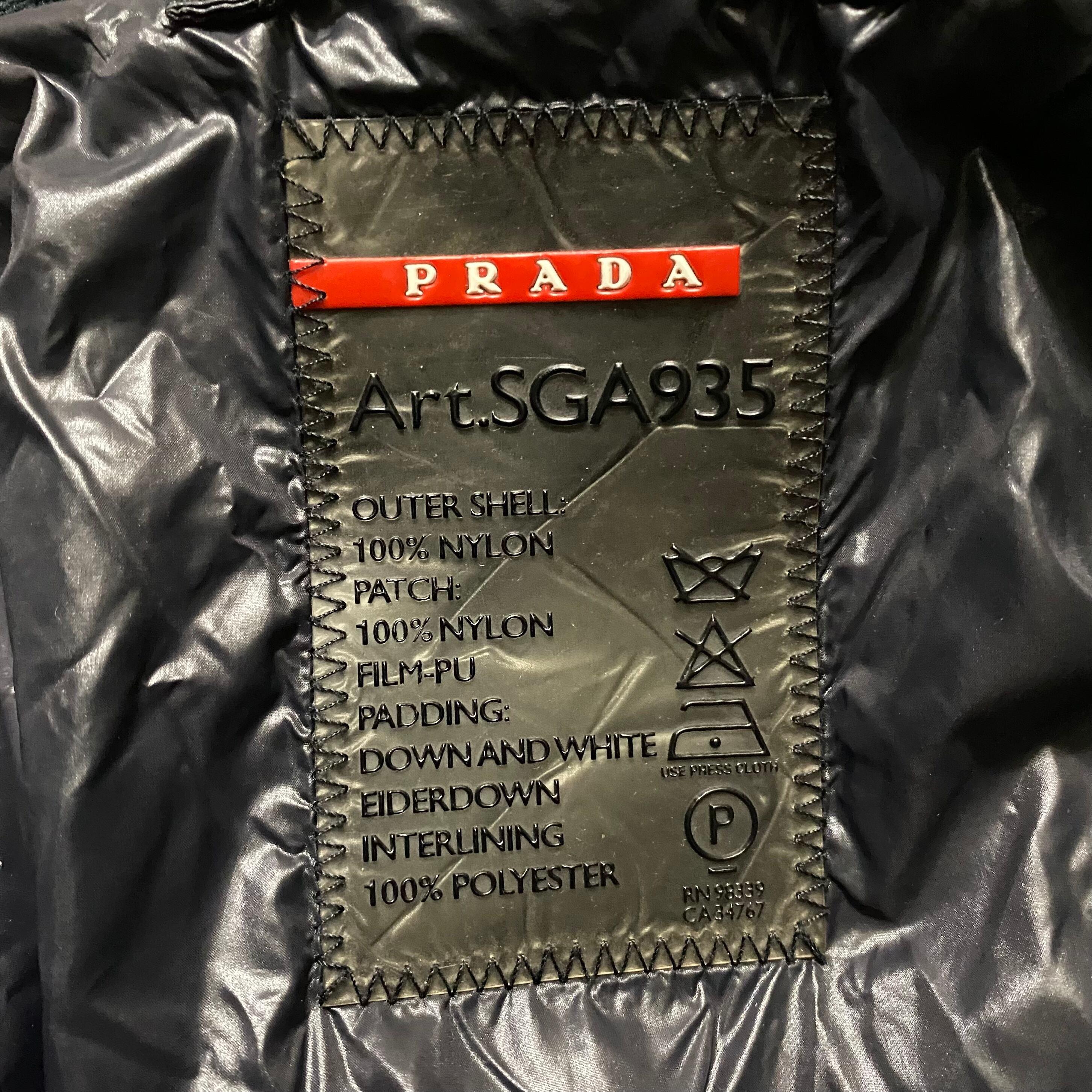 PRADA(プラダ) Reverse Down jacket(ダウンジャケット)（PRADA black 