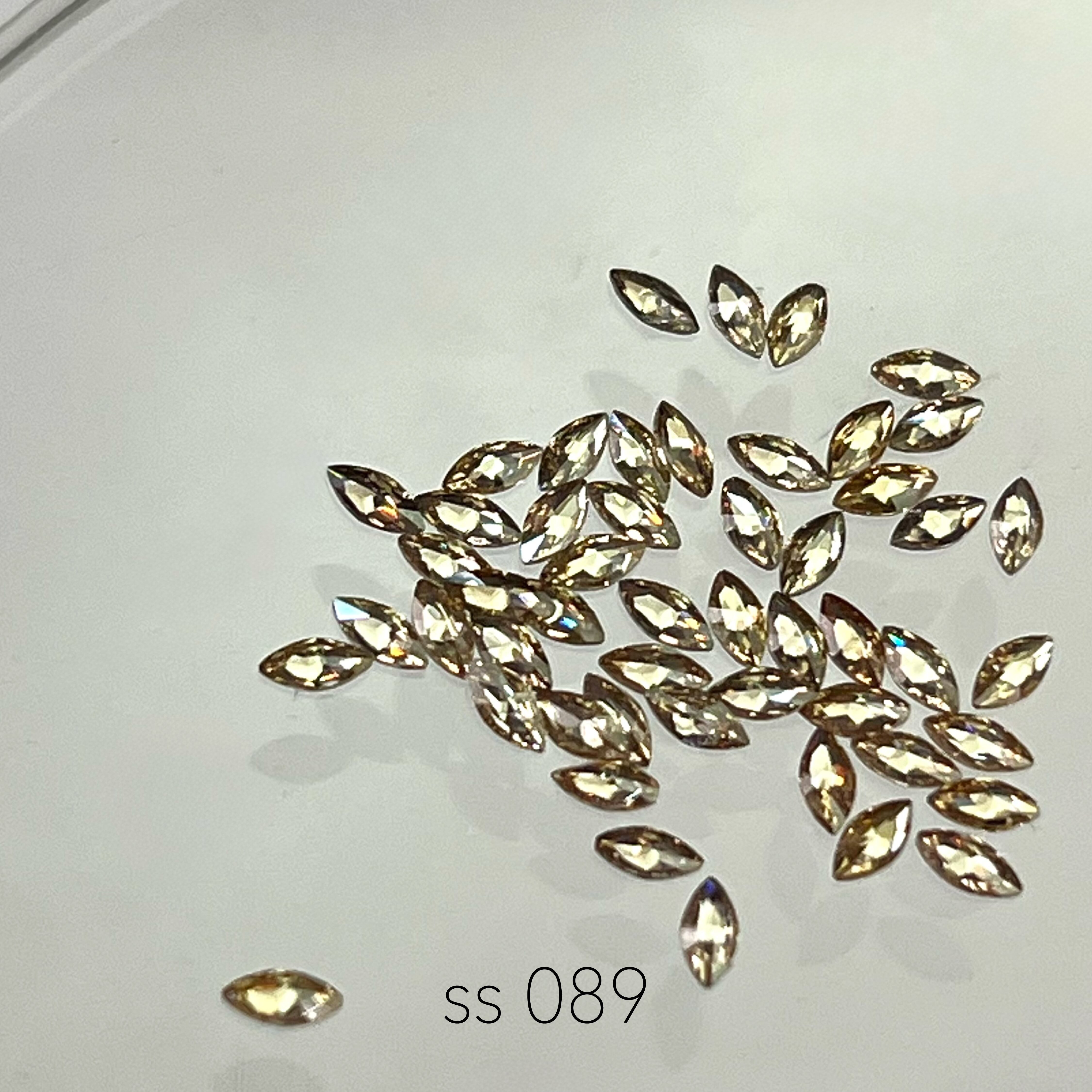 ジルコンストーン 2mm×4mm 馬目型 50粒 SS072 | ONO NAIL FURNITURE