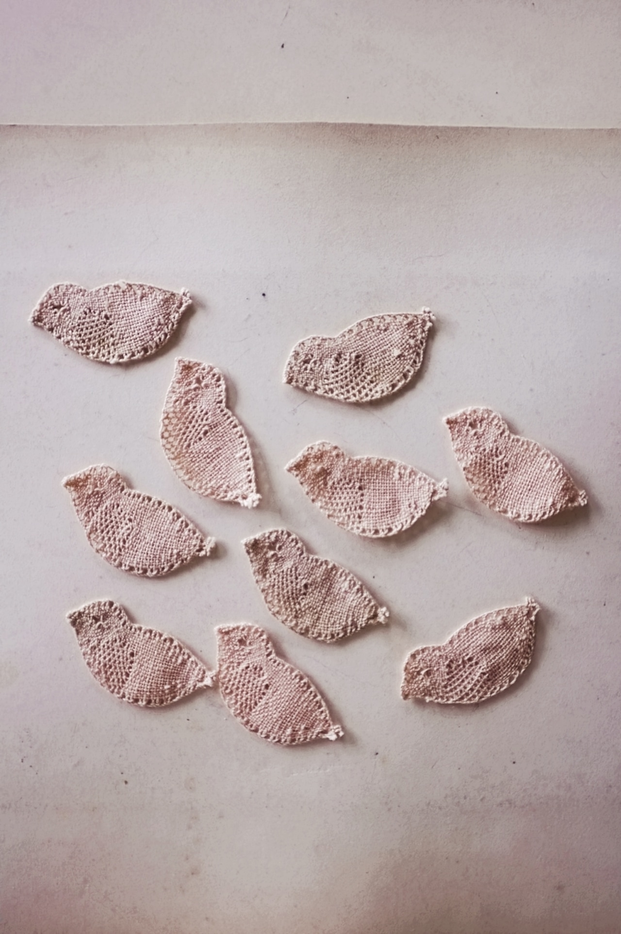 30s フランス リネン 古薔薇色の小鳥とボビンレースアップリケ 3p アンティーク