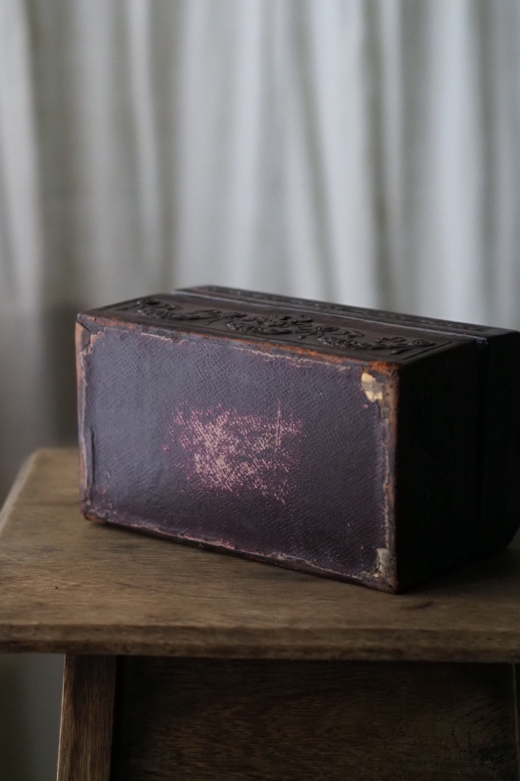 天使と花綱 革の小箱-antique leather box | アンティーク