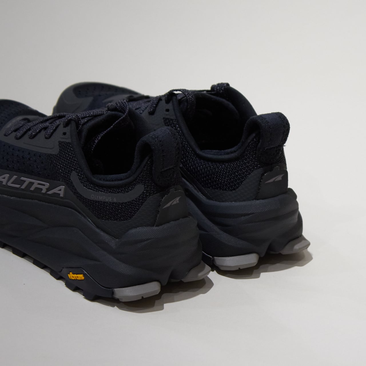 ALTRA OLYMPUS6 トレランシューズ 黒 新品 高クッション 防滑 ALTRA（アルトラ）W OLYMPUS 6 -BLACK/BLACK ウィメンズトレイル