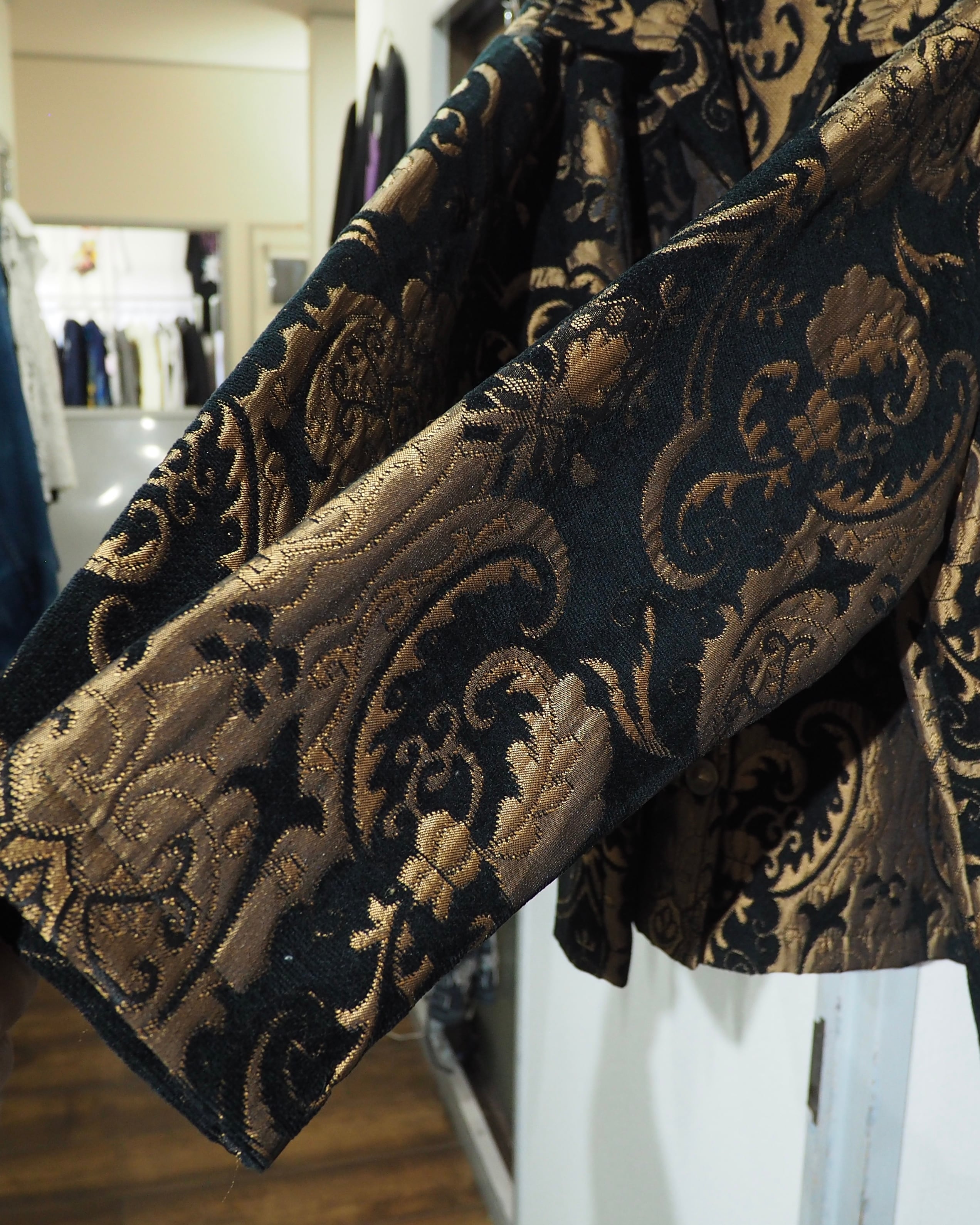 " Made in USA " Beautiful Luxury Baroque Pattern Vintage Gobelin Jacket