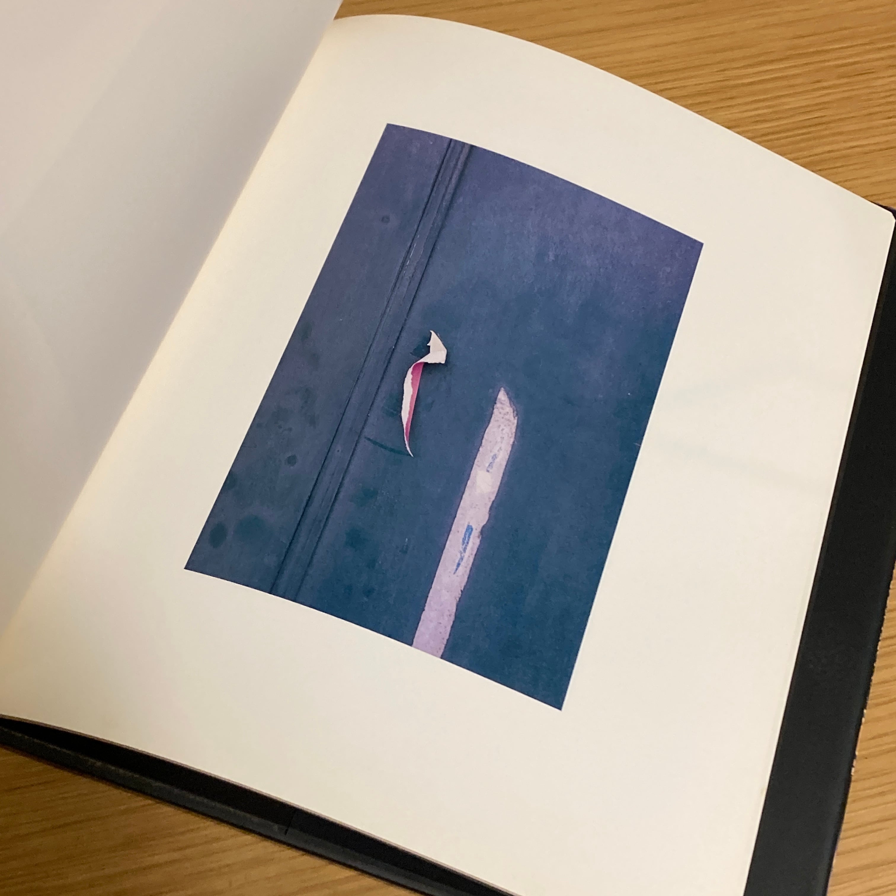 デニス・ホッパー　写真集　サイン入り デニス・ホッパー 写真集 サイン入り デニス・ホッパー写真集 / OUT OF