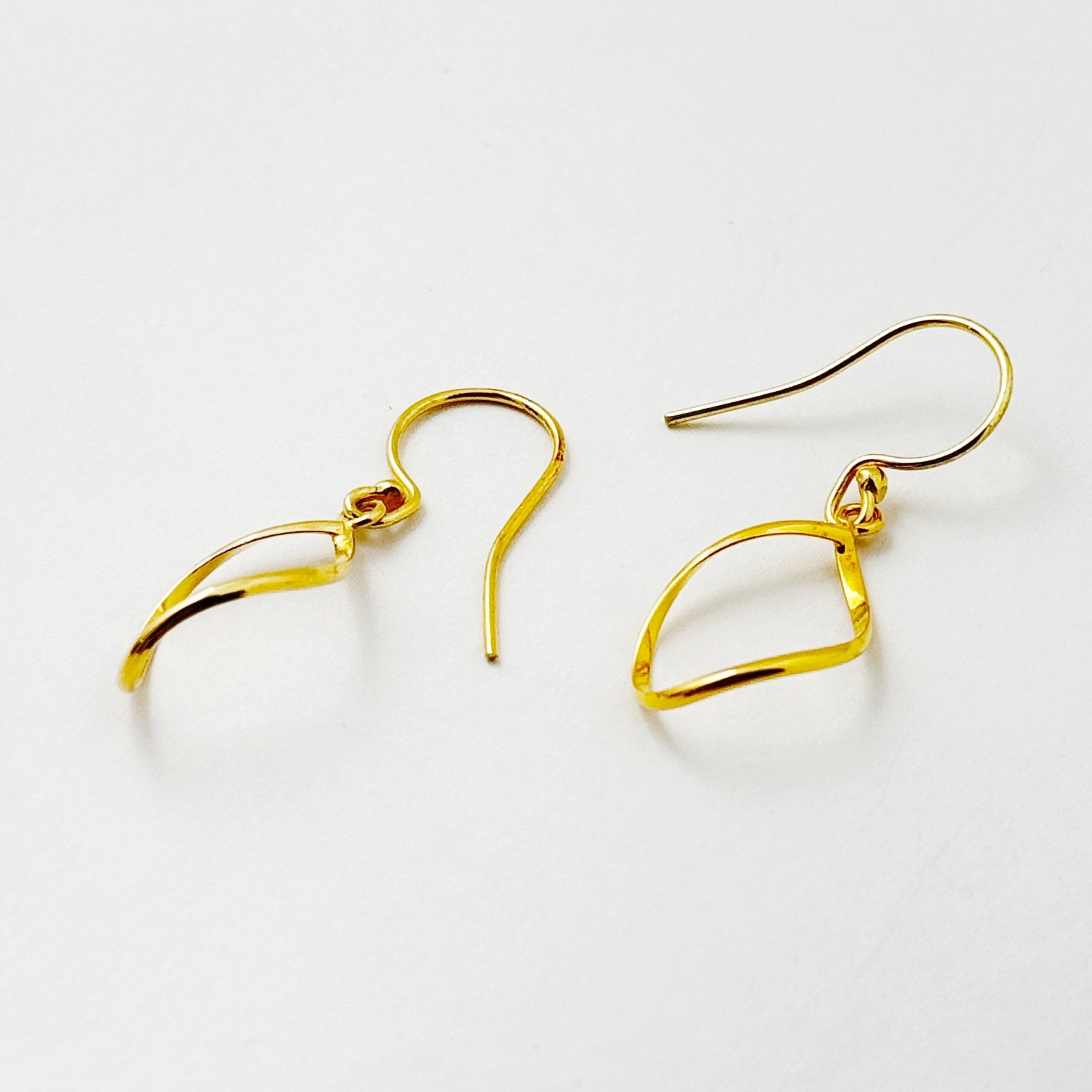 Lagoon Original Gold Coating ミニ 流線 フック ピアス | 【公式通販