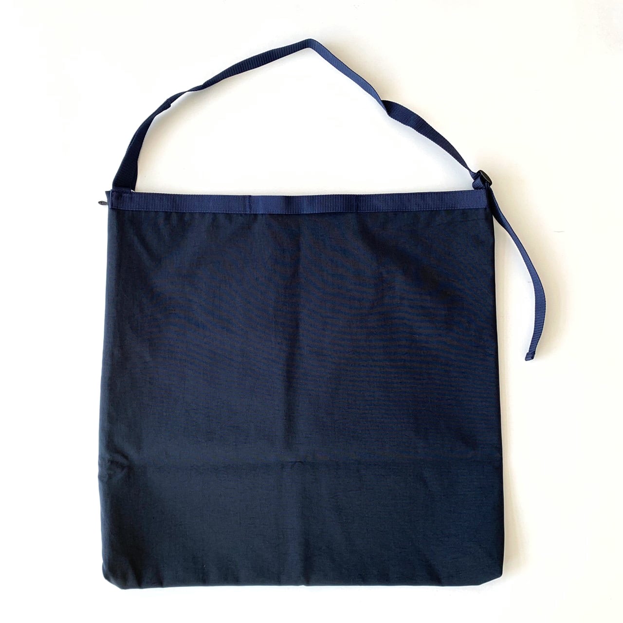 ERA. イーラ BIG FLAT BAG ビッグフラットバッグ ネイビー 【公式通販】