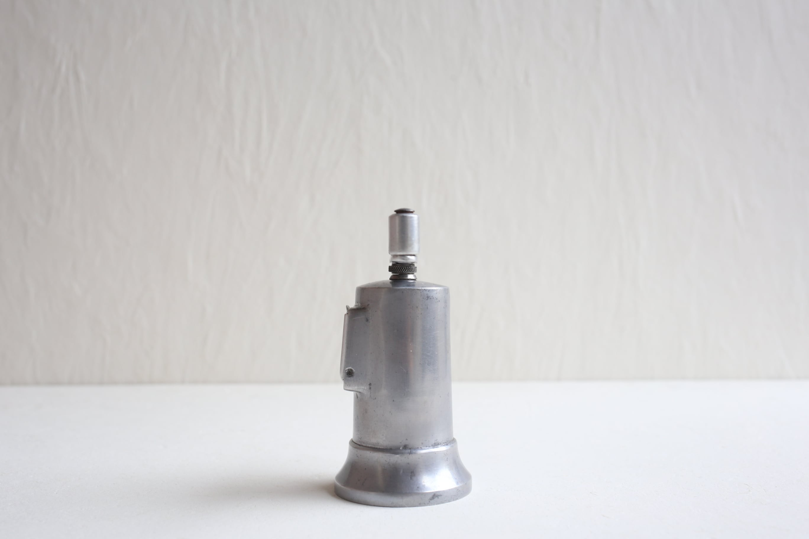 【AMAT-3 】スペースエイジ Jorge Pensi 鋳造アルミテーブル AMAT-3 】スペースエイジ Jorge Pensi 鋳造アルミテーブル - メルカリ