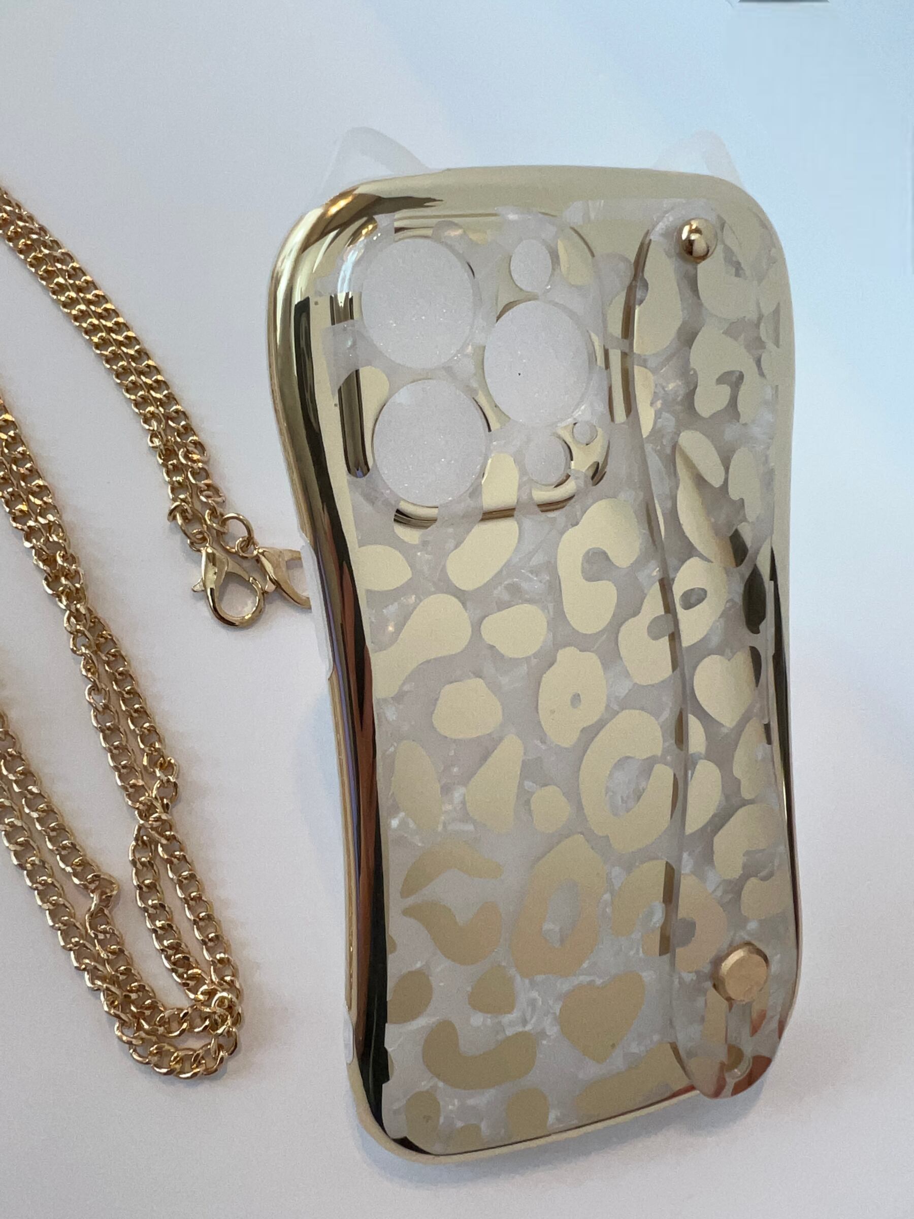 【チェーンショルダー付き】ネコ耳が可愛いヒョウ柄iPhoneケース