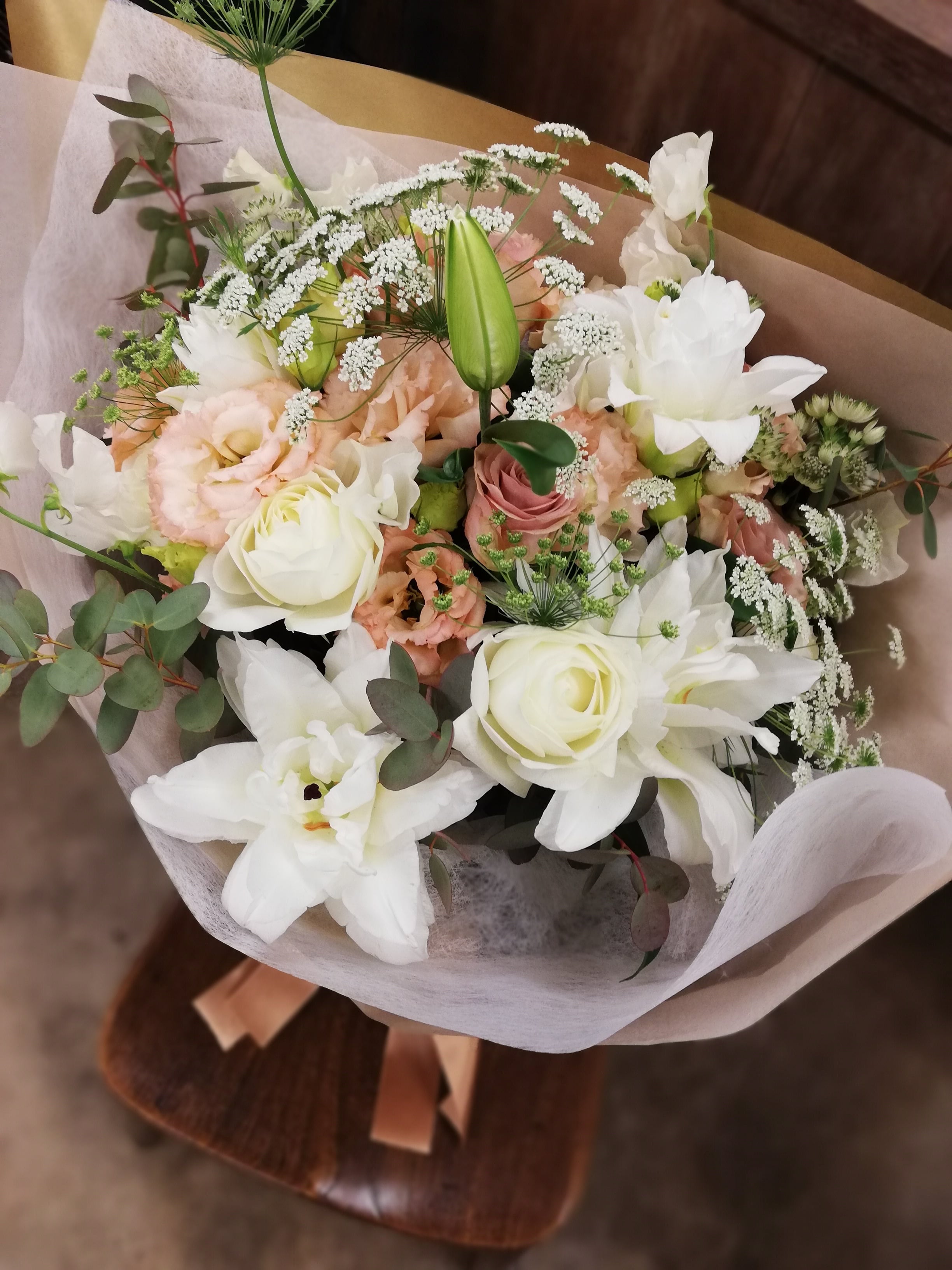 花束 ベージュと白 | FlowerTAKASE ／ atelier