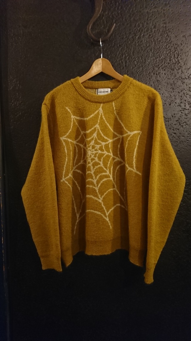 A PUZZLING HOME "SPIDER WEB JACQUARD KNIT" Gold Color