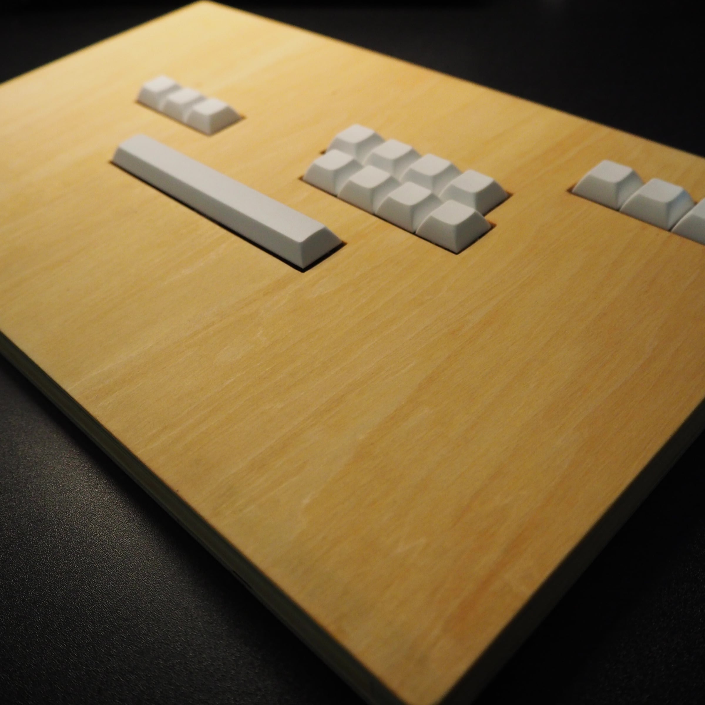 【自作アケコン】木製キーボード型レバーレスコントローラー　ナチュラル 木製キーボード型レバーレスアケコン ナチュラル | SPIKE SHOP