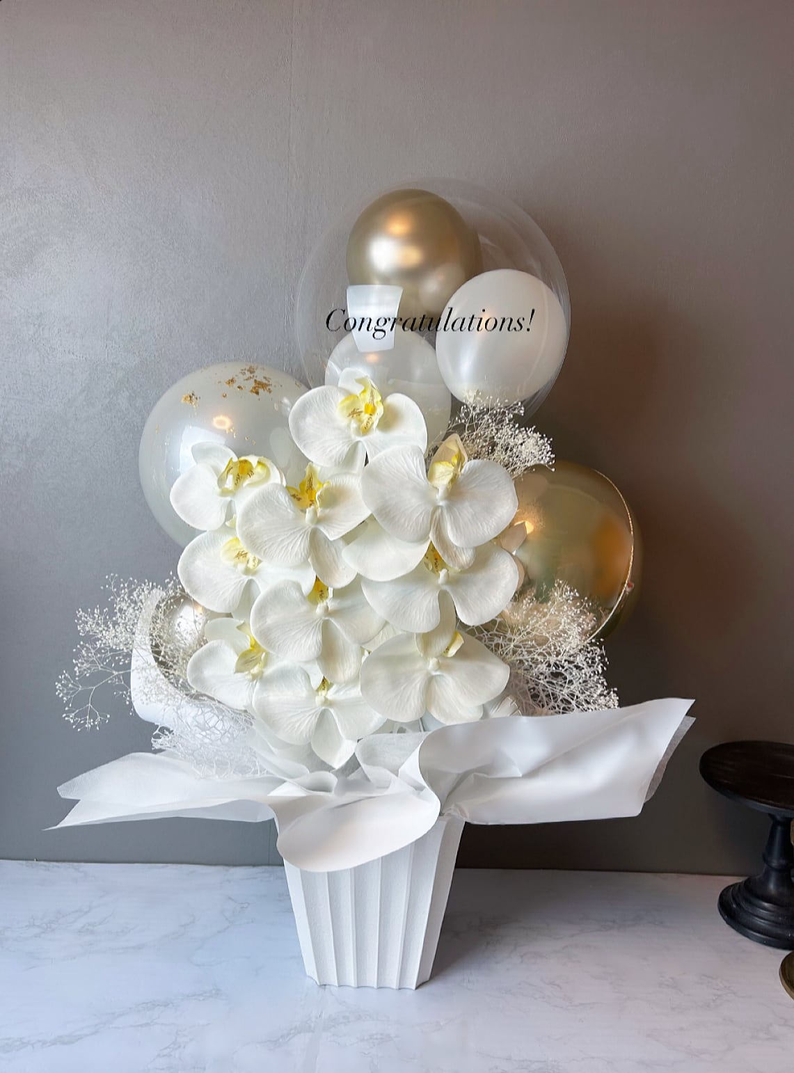 バルーンinバルーンの胡蝶蘭アレンジ【シャンパンゴールド】