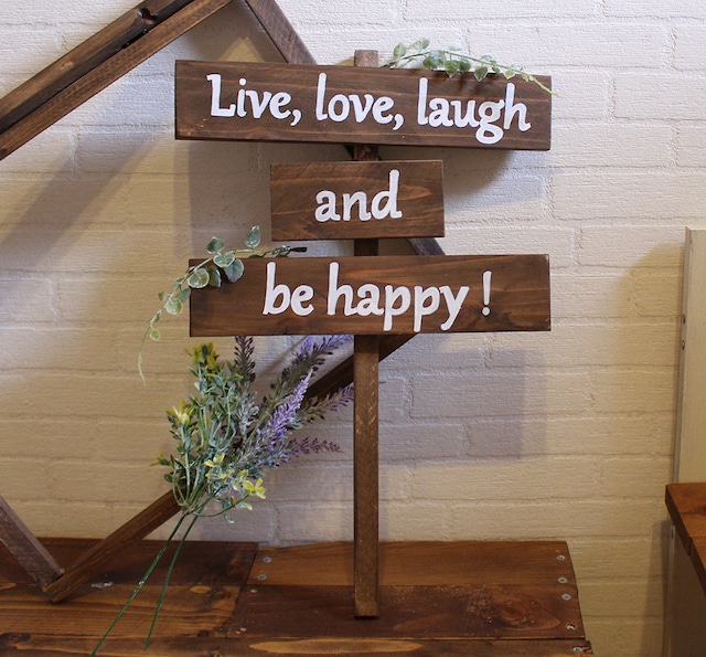 おしゃれな英語フレーズ看板 Live,love,laugh and be happy【wood-item-6】 ｜ ウェルカムボードのお店photoria-席札などオーダーメイド制作