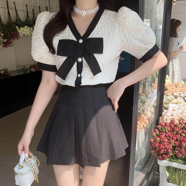 V-neck ribbon blouse　A0018