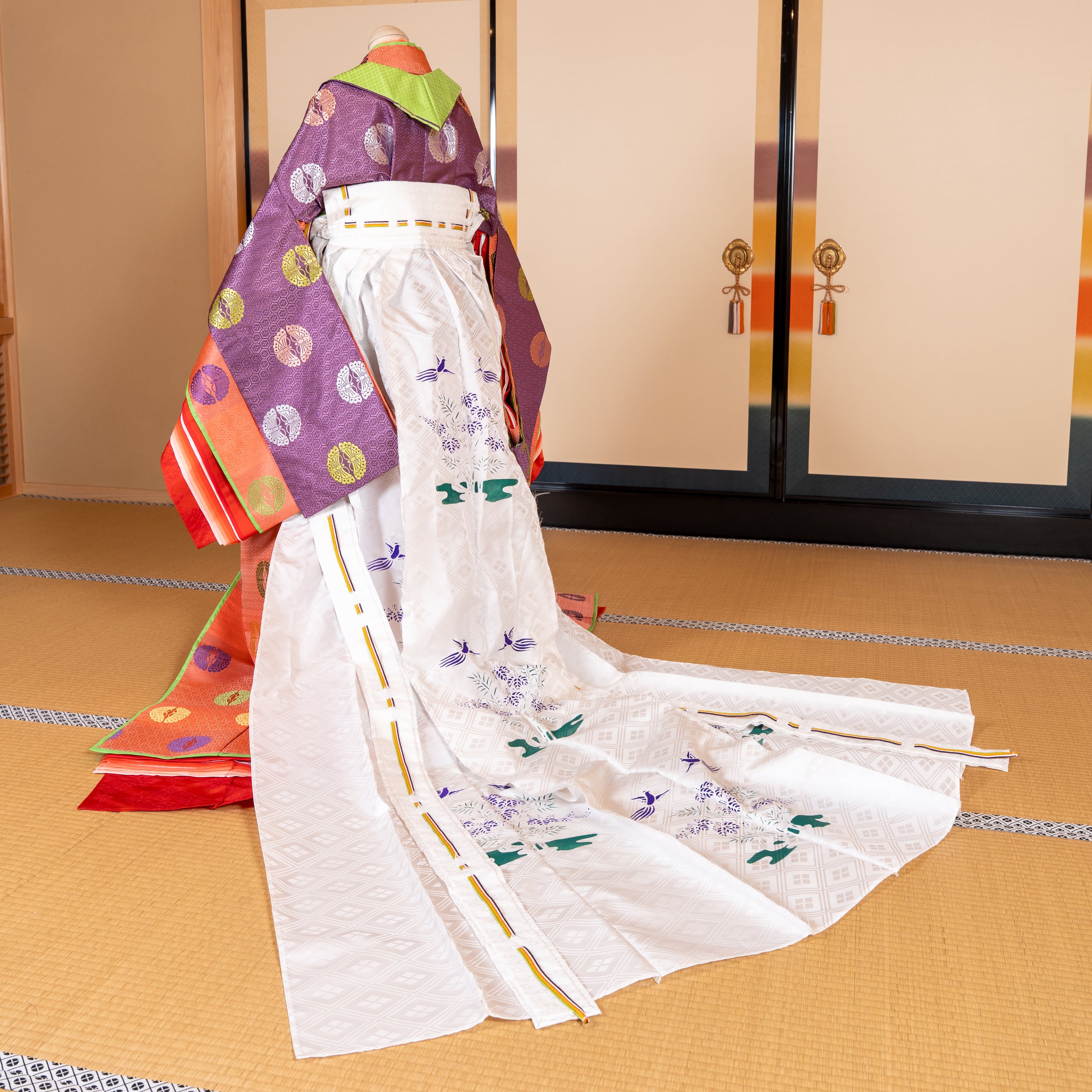 New【化繊】【セット】十二単 紫唐衣萌黄襟、ピンク色表着、五衣(紅の