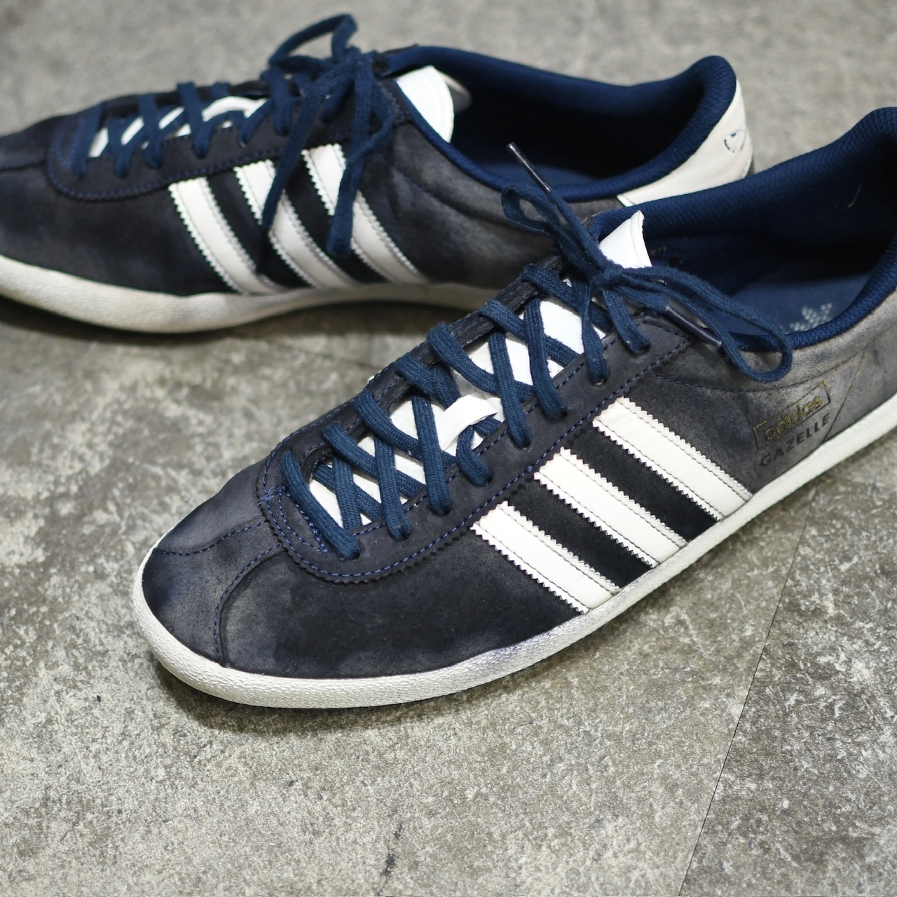 adidas gazelle fade navy sneaker