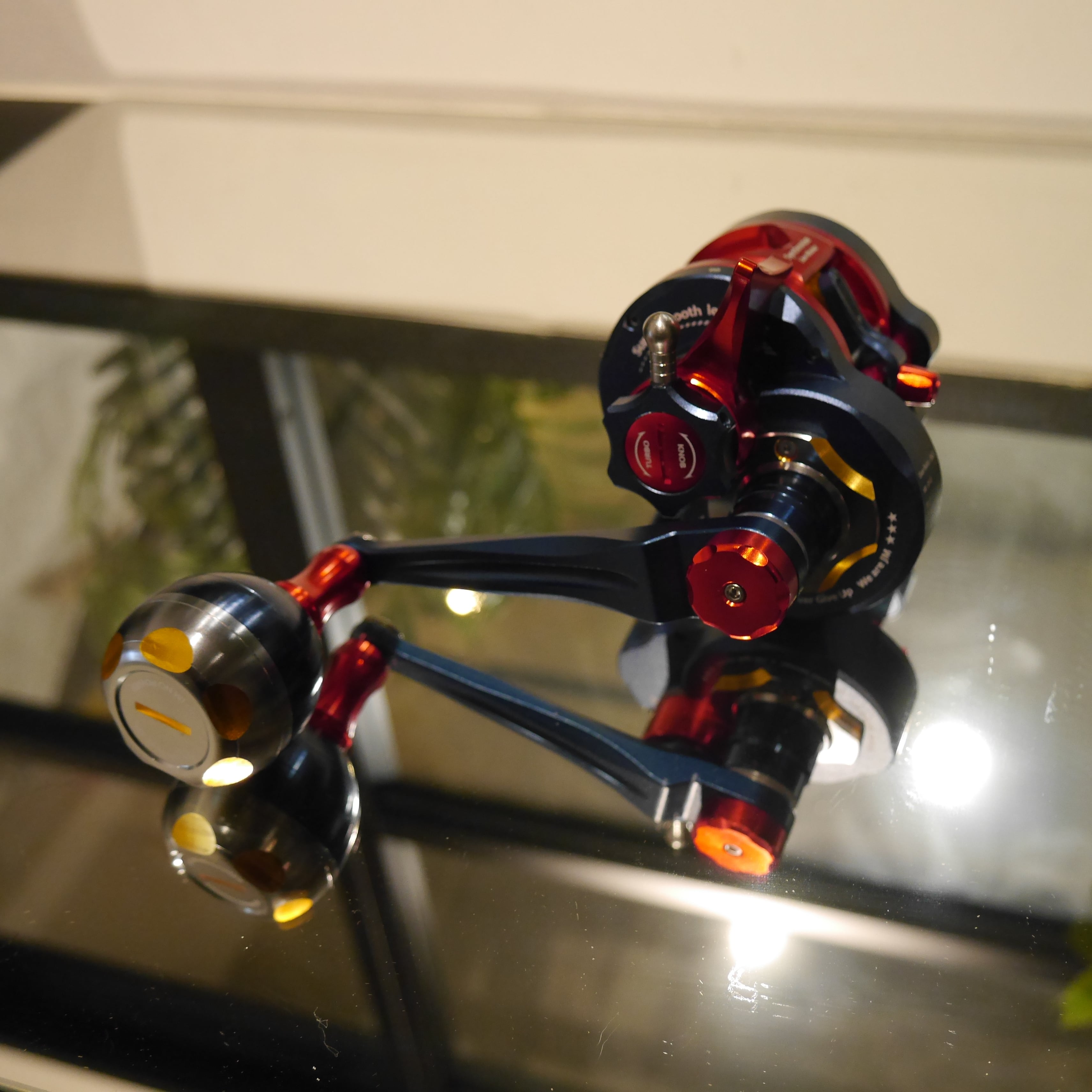 Dark/Red/Gold JM Gangster PE Micro Reel | RedfishBluefish手巻き