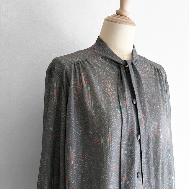 Gray Geometric Bow Poly Blouse