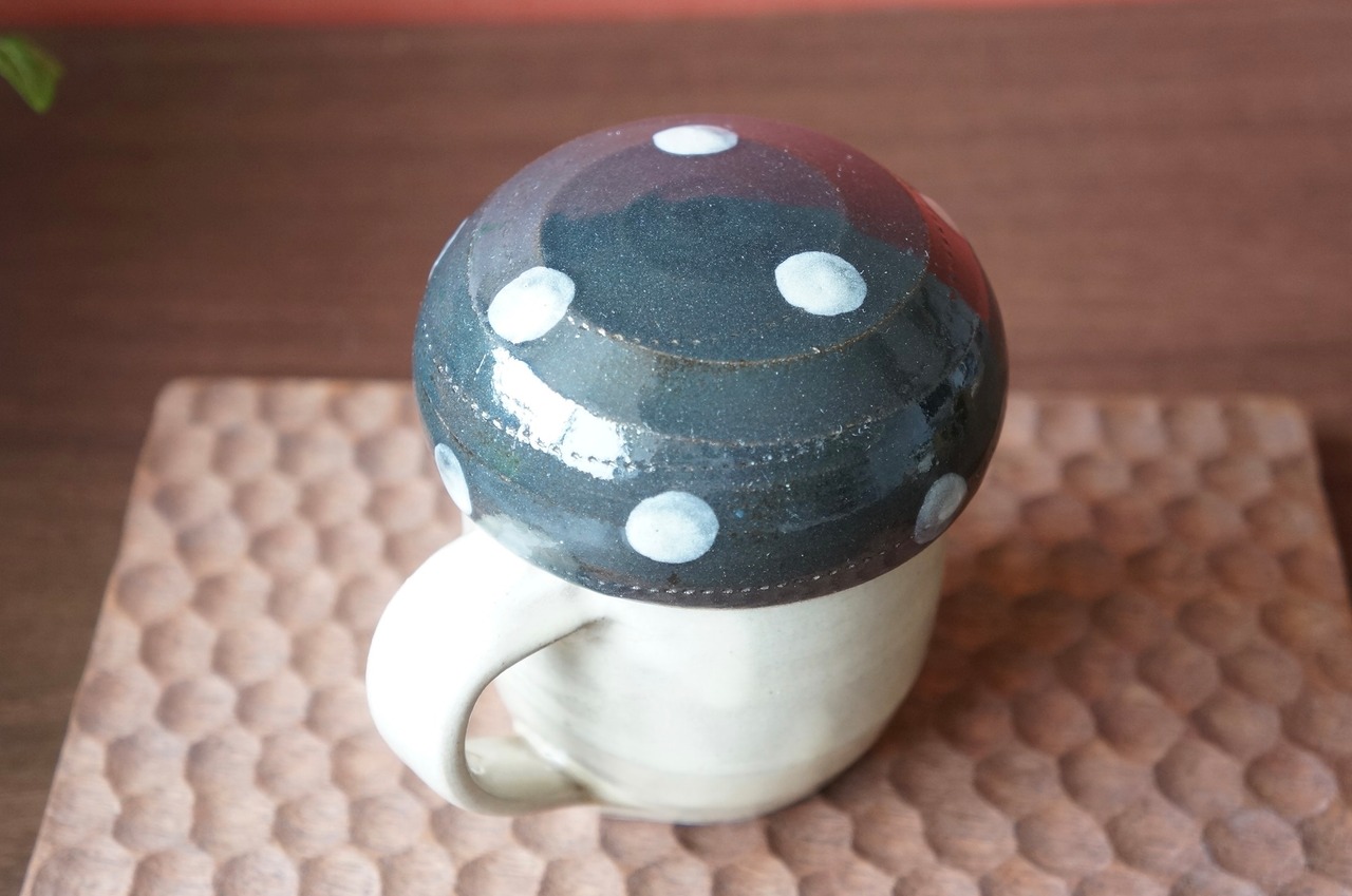 【O様専用ページ】小石原焼　やままる窯　きのこカップ（小）黒/白ドット ②　[1-496]
