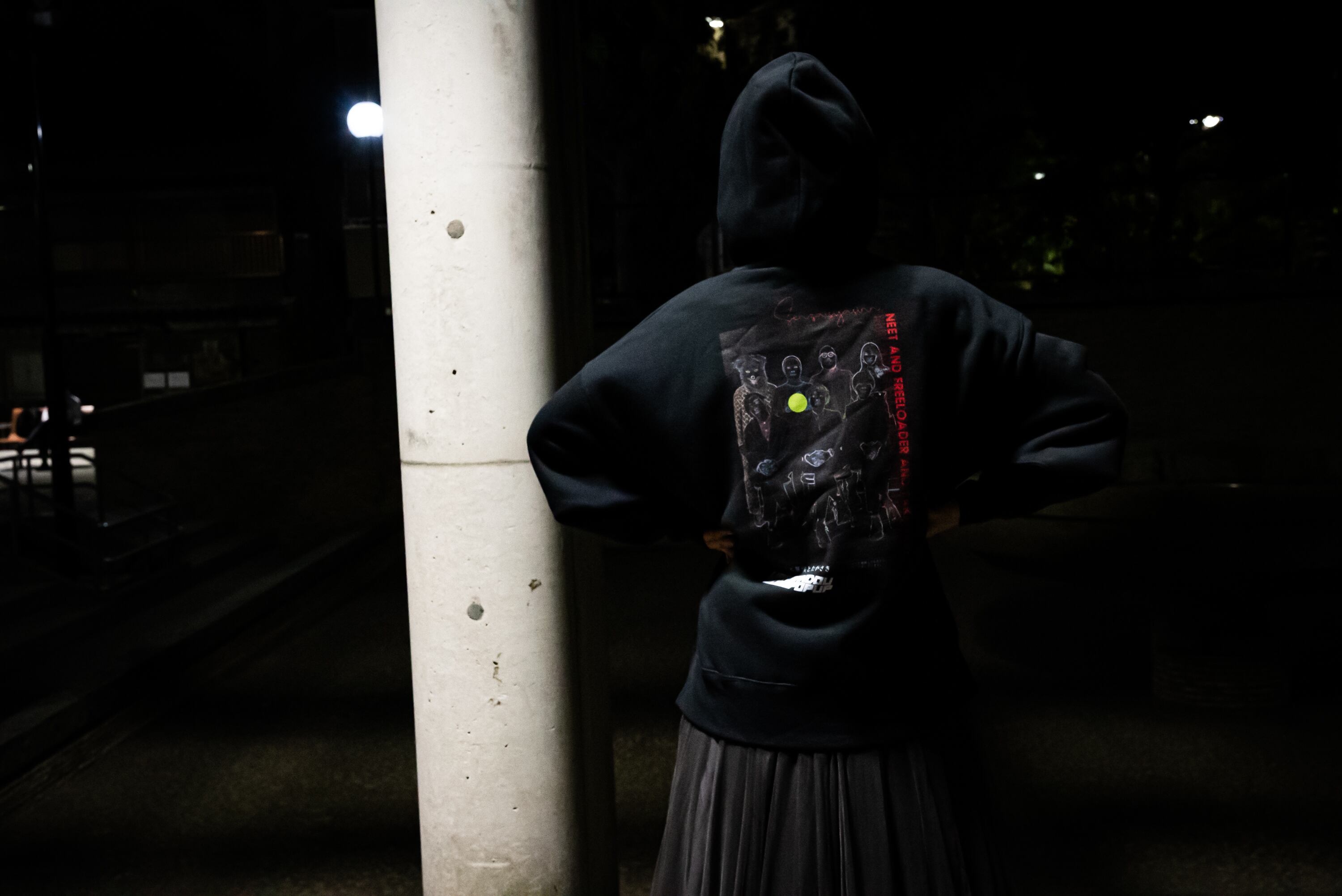 ニートと居候とたかさき 宣材写真パーカー ニートと居候とたかさき