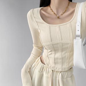 トップス Tシャツ カットソー 白シャツ 白トップス クロップド丈 袖あり 長袖 ラウンドネック 襟なし かわいい 大人可愛い カジュアル 大人 おしゃれ お洒落 大人女子 存在感 ベーシック 爽やか 無地 春 秋 10代 20代 30代 レディース 女性用 女の子 学生 デート お出かけ 公園 女子会 休日 ランチ 着回し 普段使い 韓国 韓国系 オルチャン モテ 脚長 スタイルアップ 華奢見え M L XL ホワイト ブラック グレー