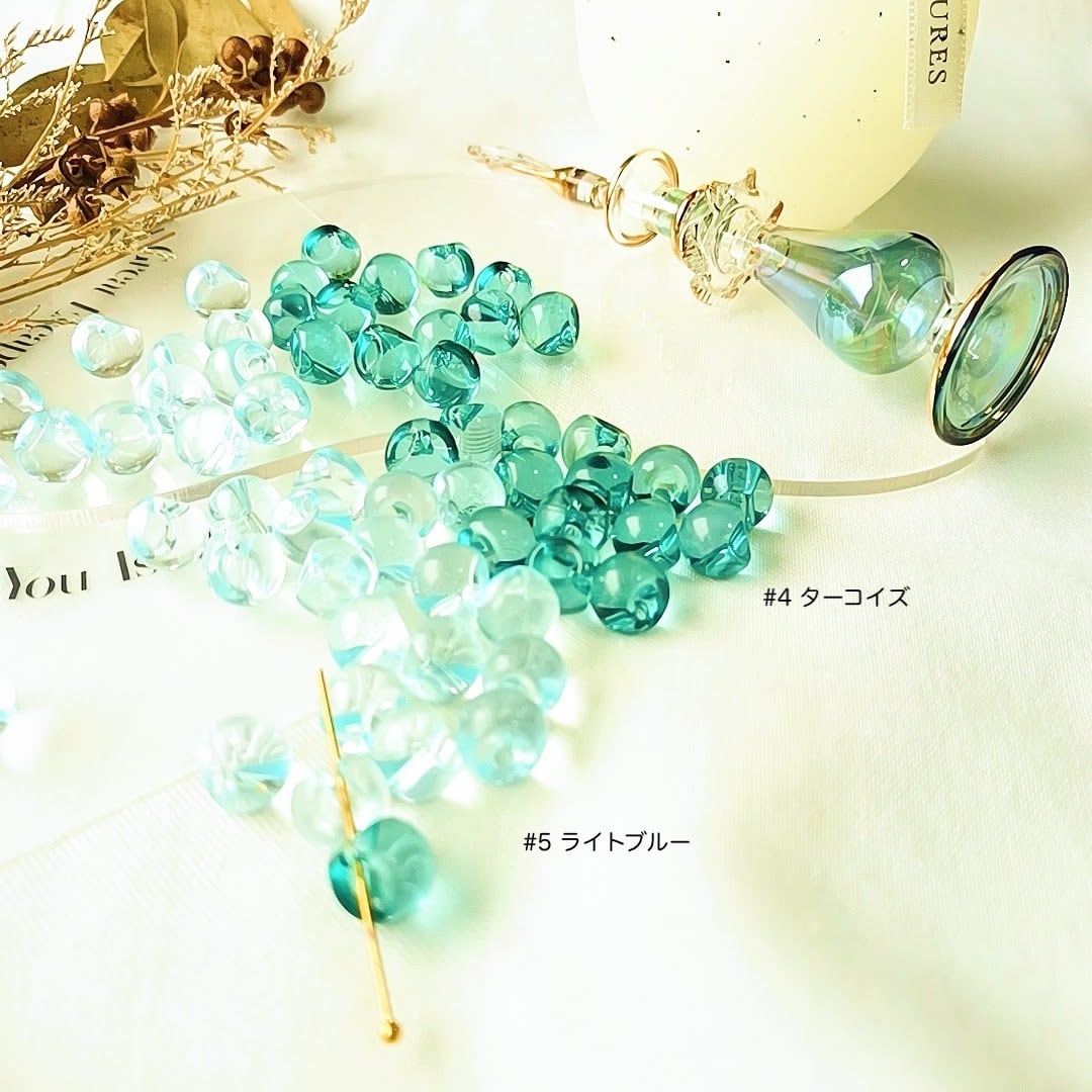 ハンドメイドチャーム　4個　フラワードロップ　ブルー ハンドメイドチャーム 4個 フラワードロップ ブルー ハンドメイド