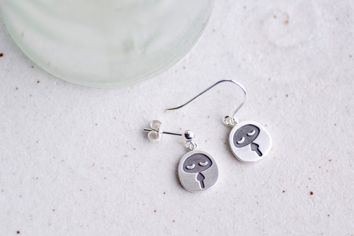 【ORDER】sleeping camper in sleeping bag pierce SV925 <Hook or Drop> / 寝袋で寝てるキャンパー ピアス