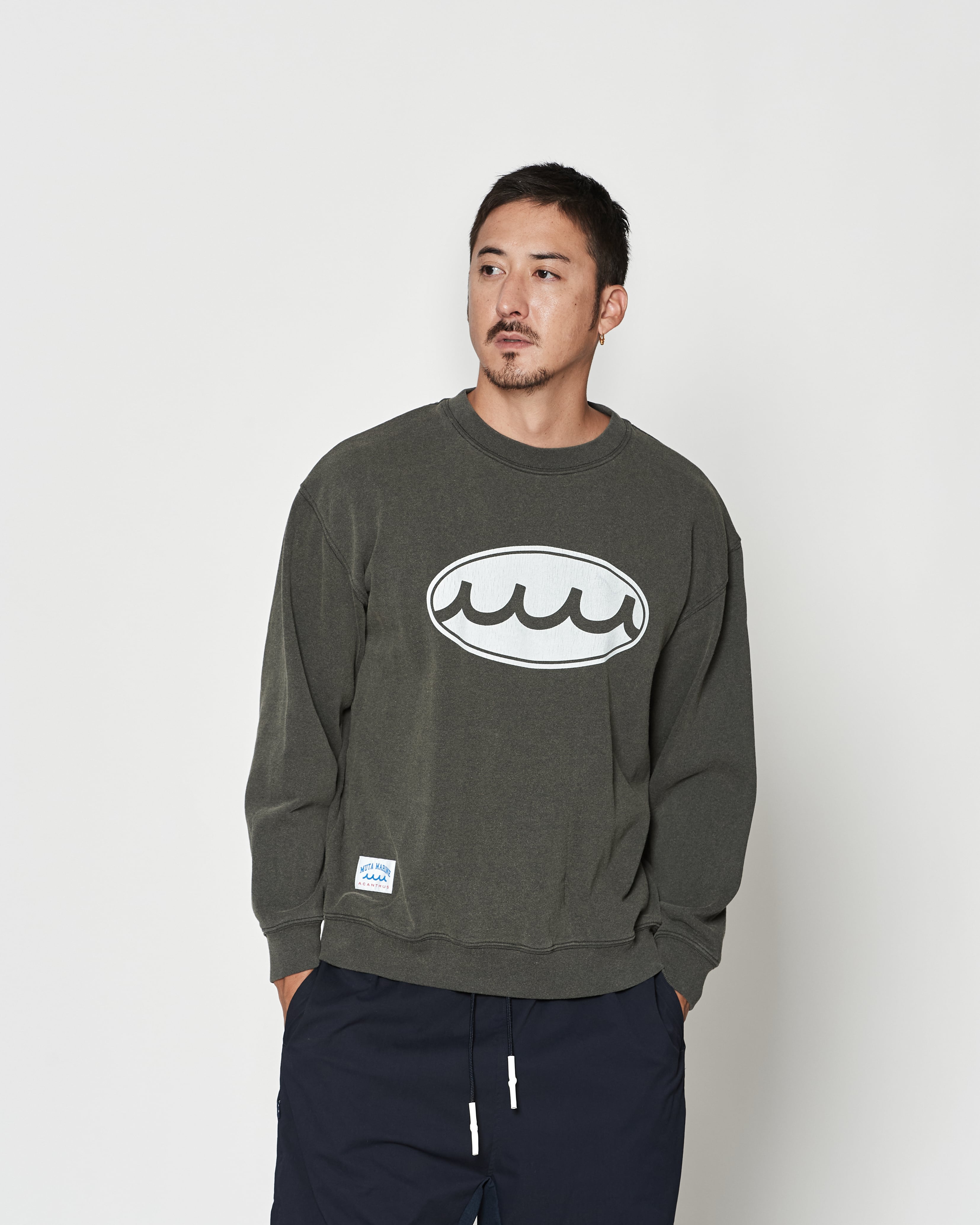muta MARINE × ACANTHUS エイジング サークルロゴ スウェット