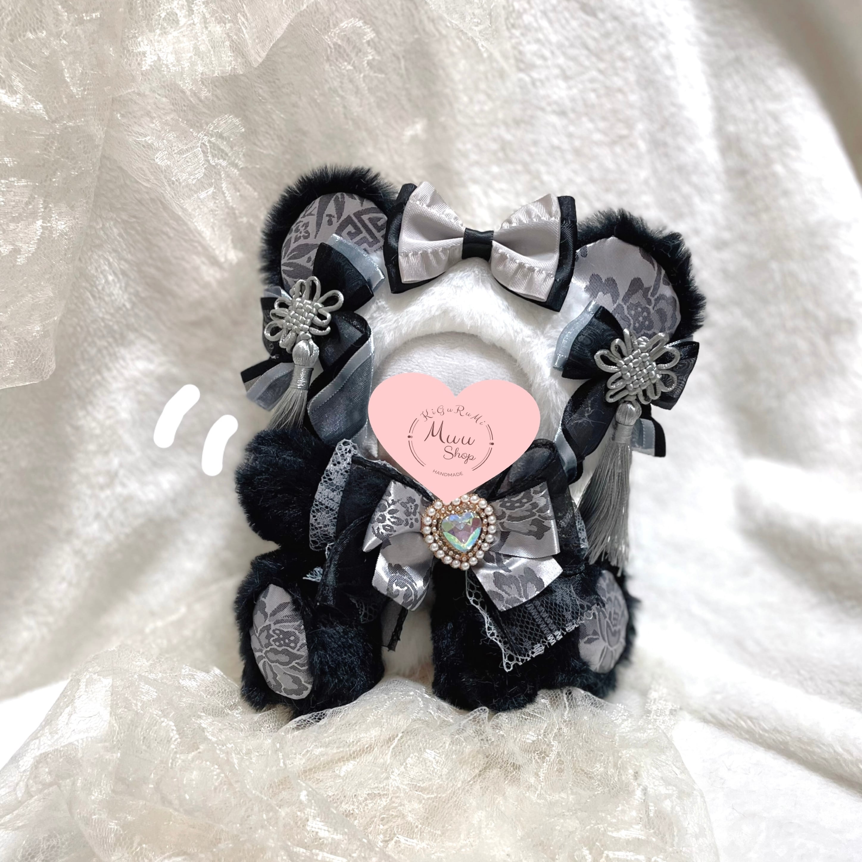 おすわりぬい服10〜14㎝チャイナパンダグレー 緑おてて前