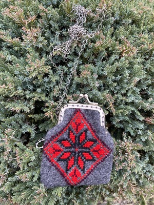ウクライナ刺繍チェーンポーチ・コインケース  UA.Designer