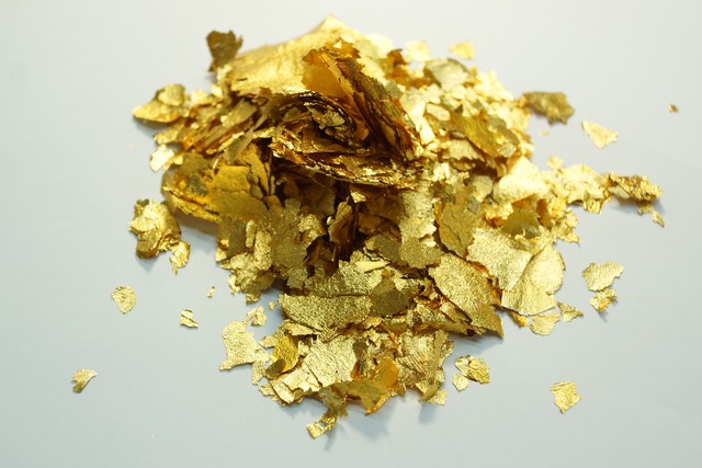 金彩屏風　黒地に鶴と扇面 / 螺鈿仕様