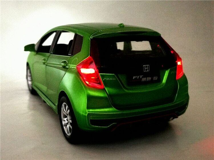 送料無料 1/32 Honda Fit ホンダ・フィット GK5 緑 グリーン ミニカー