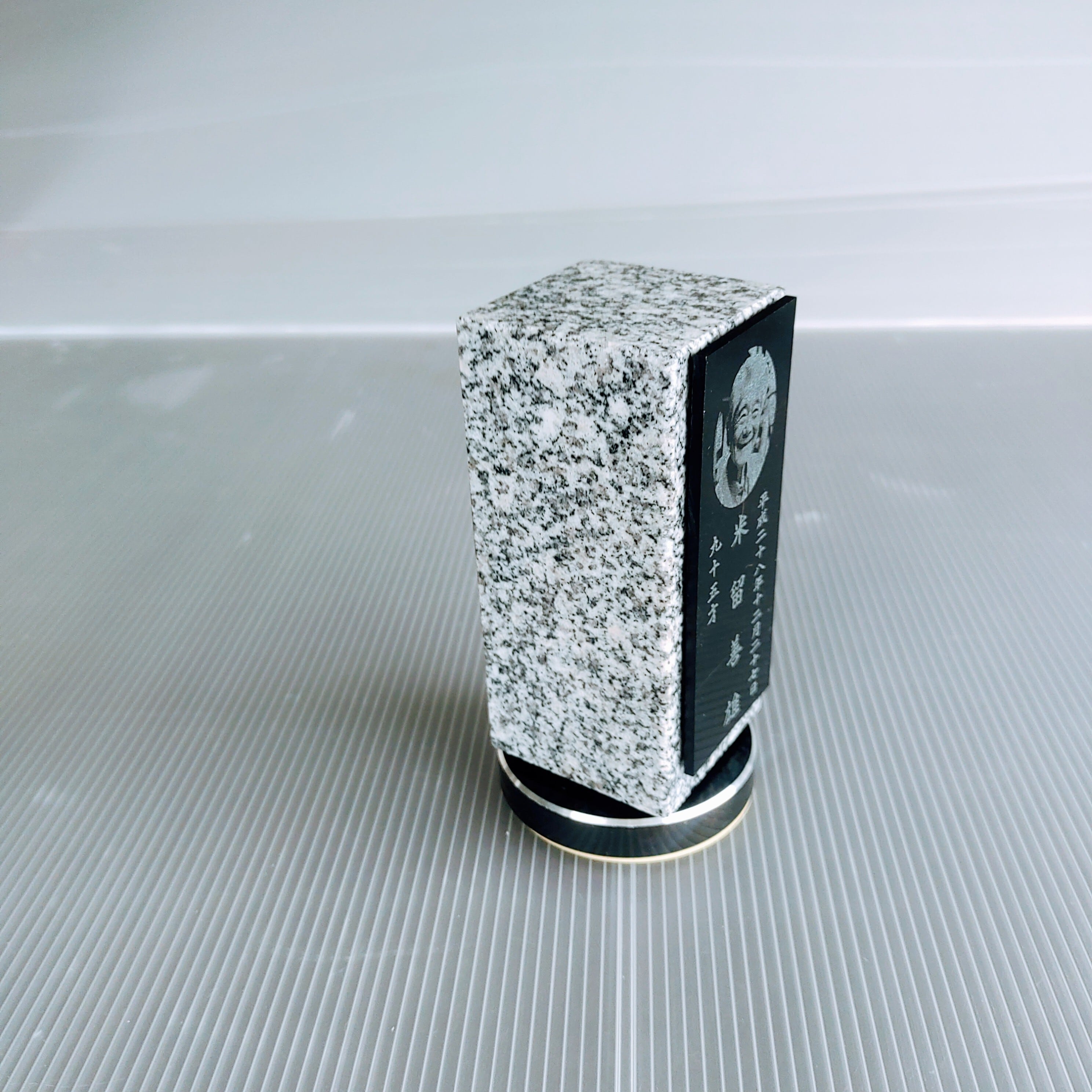 回転位牌 4人用悠想天回 4R50A白 1名様分