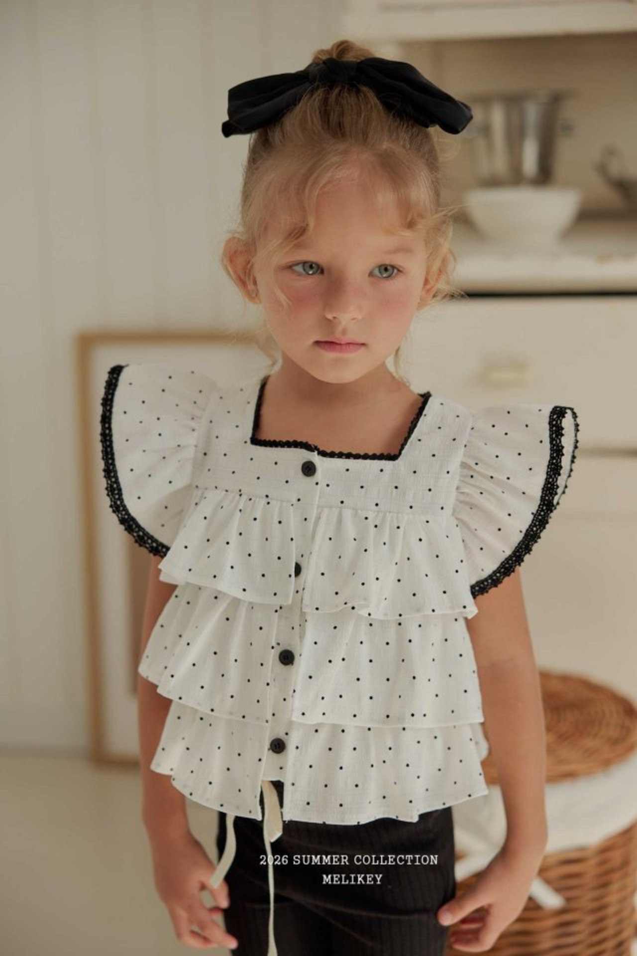 [MELIKEY] Dot Ruffle Sleeveless Blouse / [미라이키] 도트캉캉나시블라우스