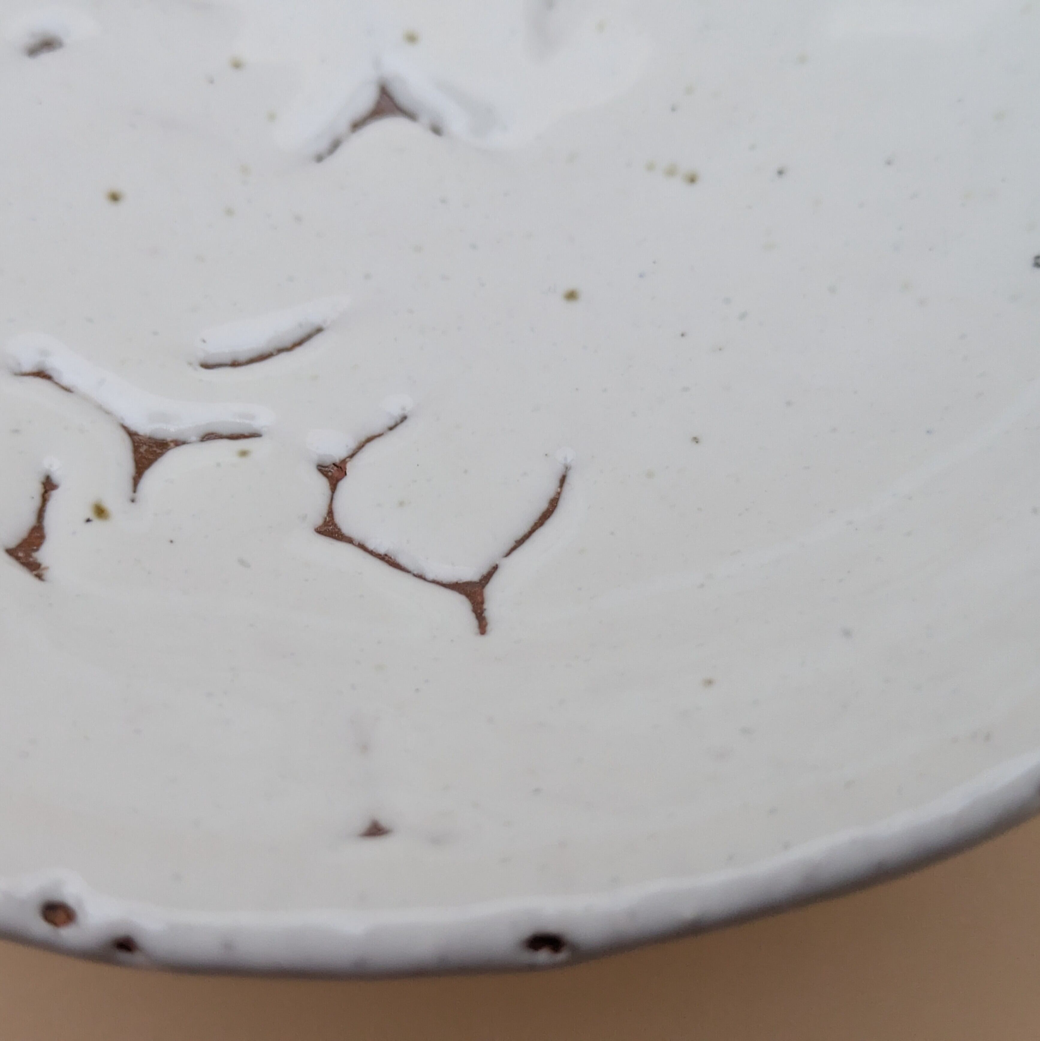 萩焼】 4寸 浅鉢 13cm （白釉 鬼萩 四つ足高台） 小鉢 盛り皿 副菜皿