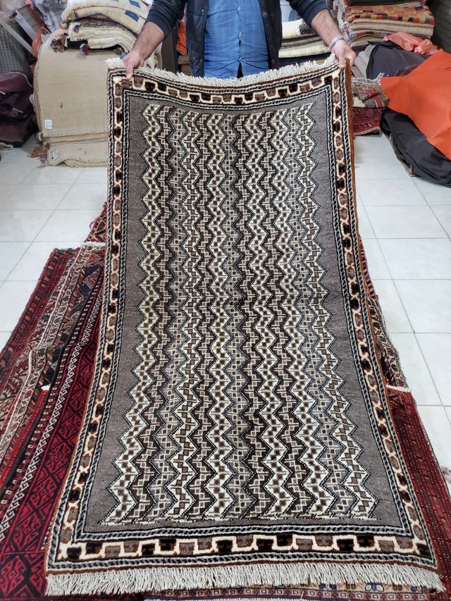 絨毯クエスト48【No.55】Gabbeh ※現在、こちらの商品はイランに置いてあります。ご希望の方は先ずは在庫のご確認をお願いします。