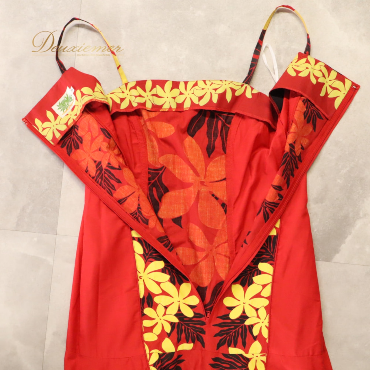 フラダンス 衣装 ALOHA STANDARDS アロハスタンダード ワンピース ドレス レッド系 ティアレ柄 ラウアエ柄 キャミソールドレス ハワイアンプリント ハワイアン アロハ フラ ダンス ハワイアンダンス 赤 黄 黒 イエロー系 ブラック系 華やか 鮮やか かわいい おしゃれ 大人っぽい