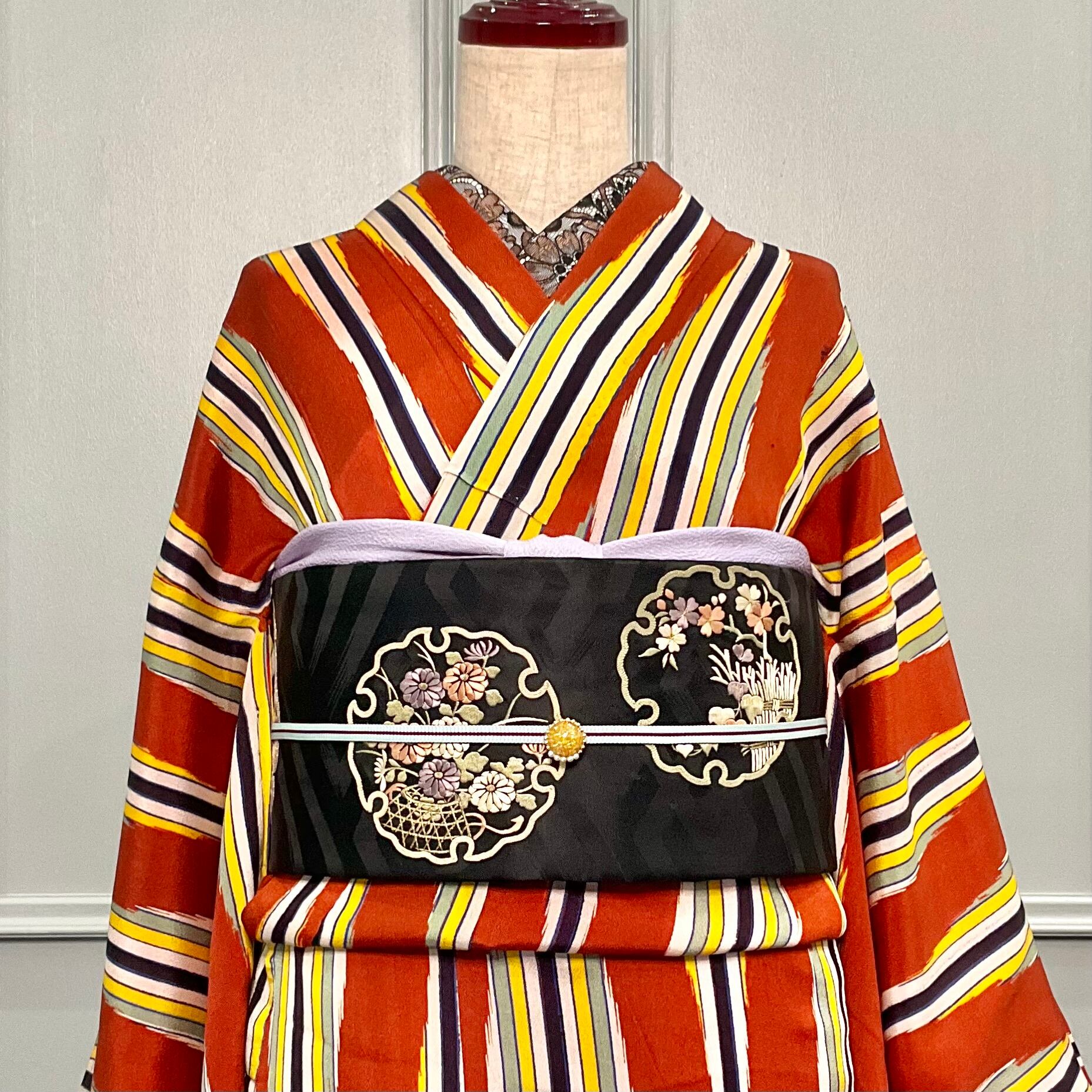 雪輪*刺繍 梅 桜 菊 花 黒繻子 アンティーク名古屋帯 A582 雪輪*刺繍 梅 桜 菊 花 黒繻子 アンティーク名古屋帯 A582