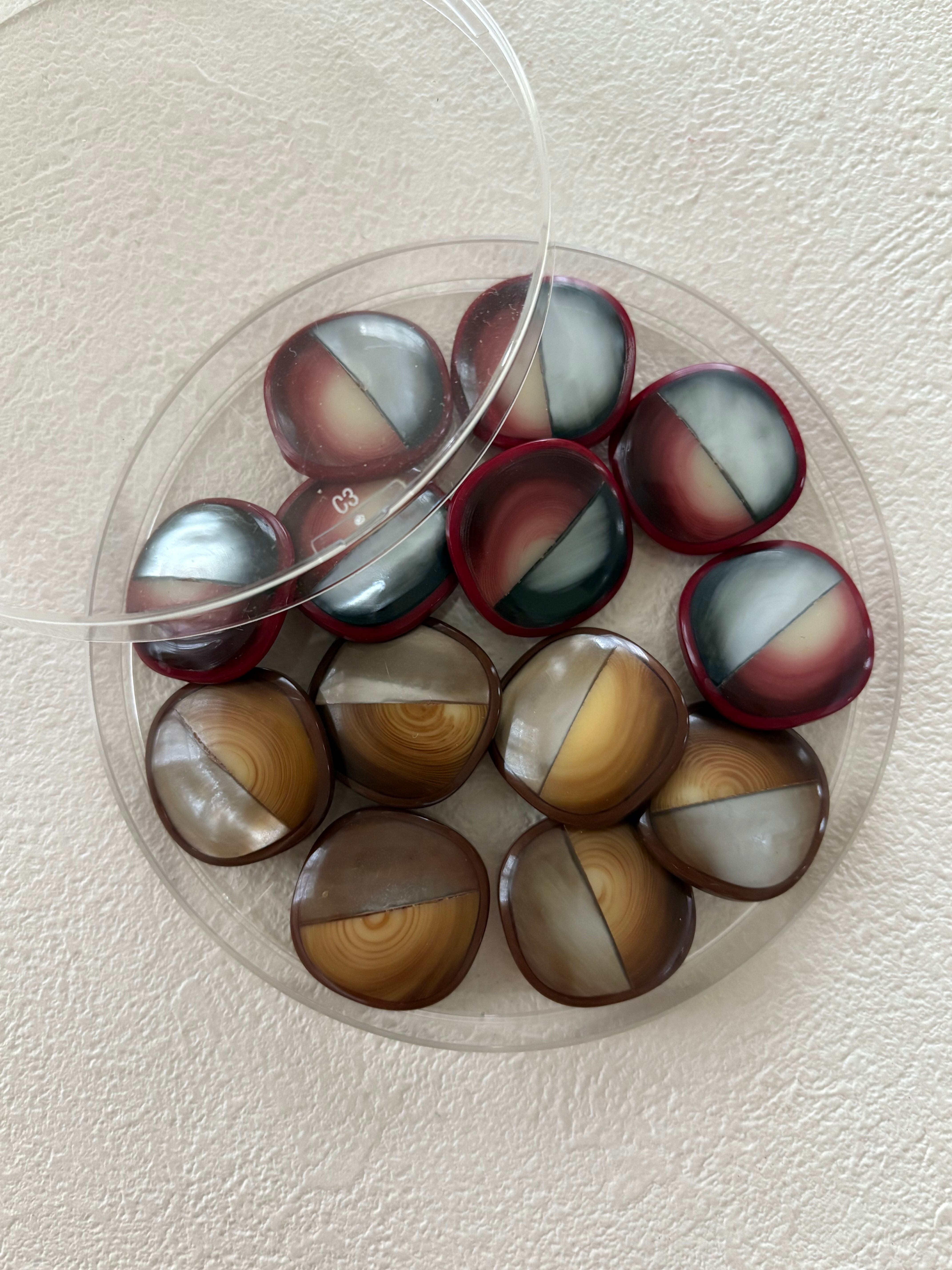 Japanese Vintage ヴィンテージボタン スクウェア ワインレッド/ブラウン シェル グラデーション 20mm レトロボタン アクセサリーパーツ 装飾材 カルトナージュ