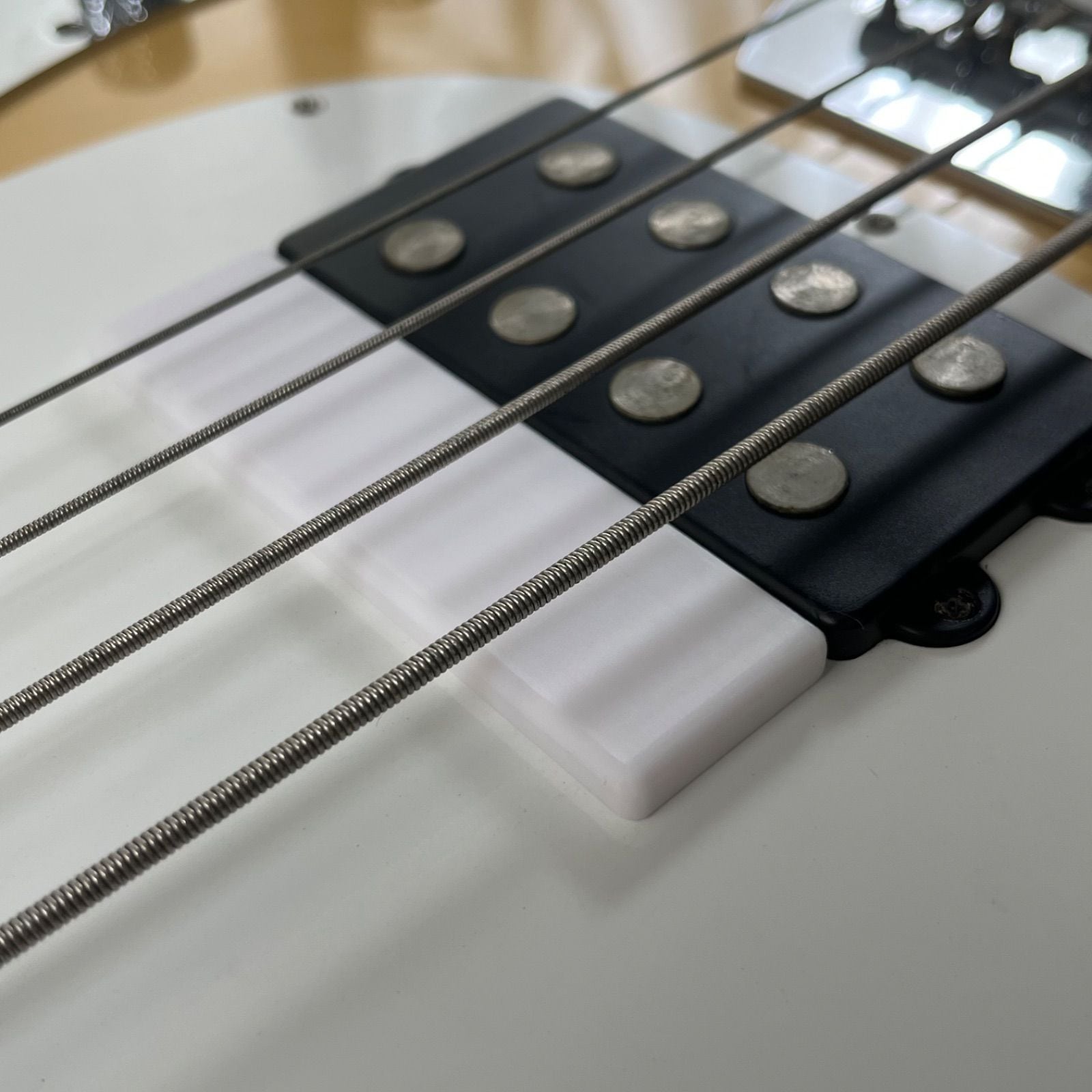 高さ調整可能なフィンガーランプ - MUSICMAN StingRayタイプ用 ハーフ