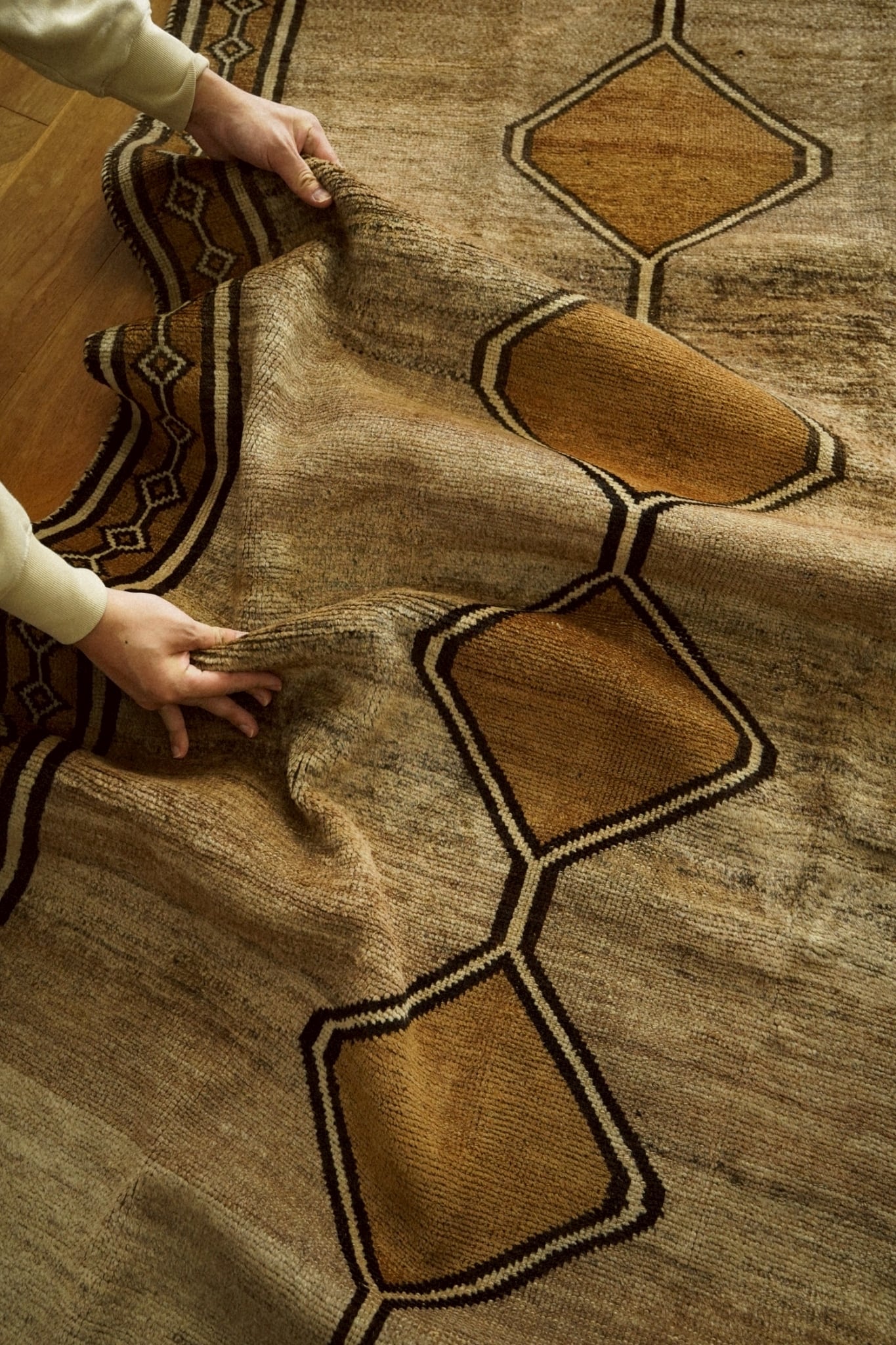 2070-Vintage Qashqai Gabbeh | 手織りのヴィンテージラグ専門店