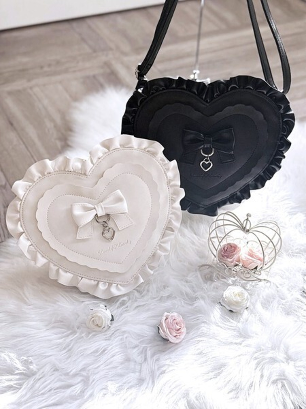 Lovely Lovely ハートで主役ショルダーバッグ ハート フリル りぼん 可愛いがいっぱい ガーリー ショルダーバッグ LL-1039の画像01