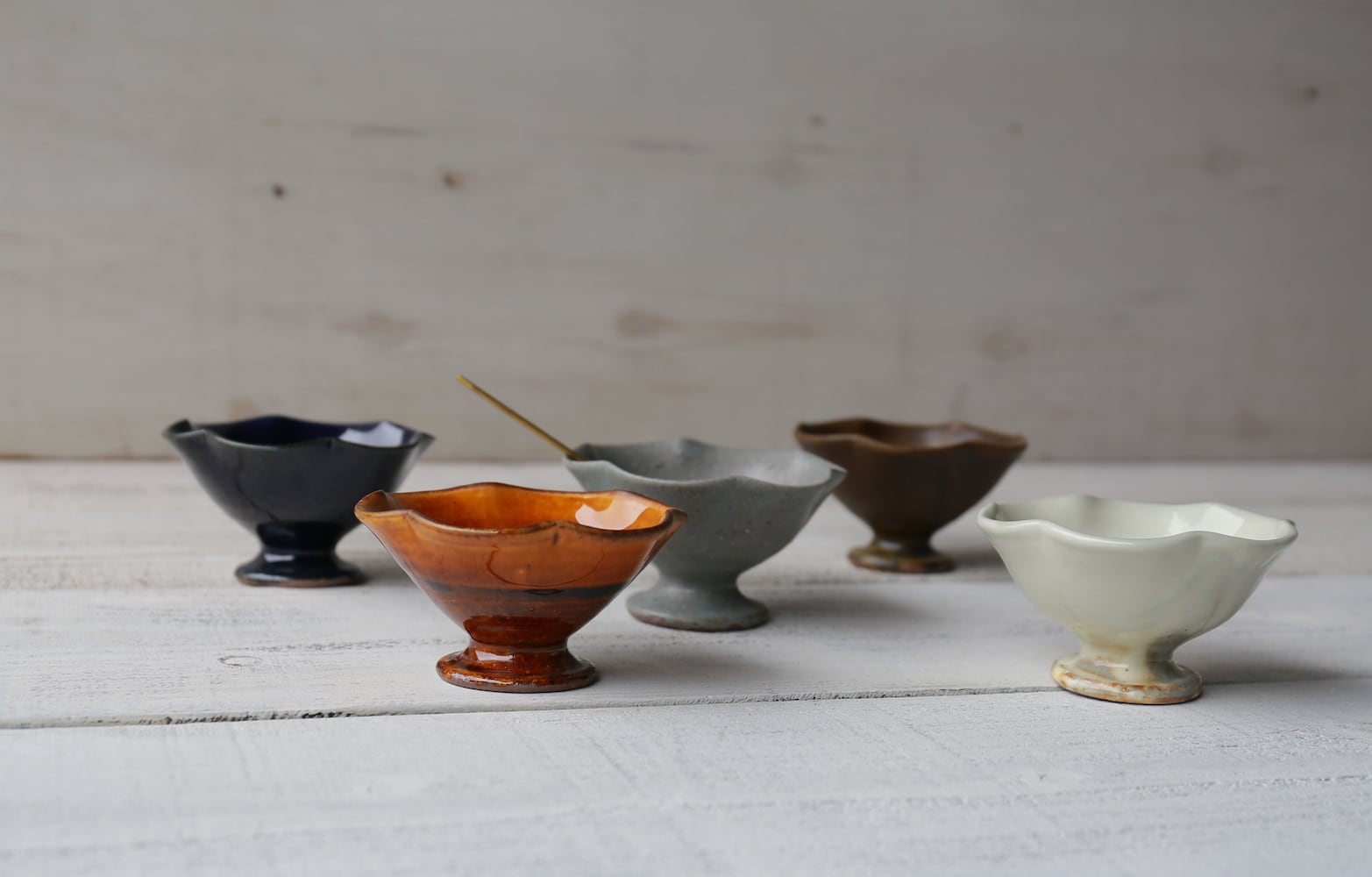 粉引 輪花高台鉢 | 古谷製陶所